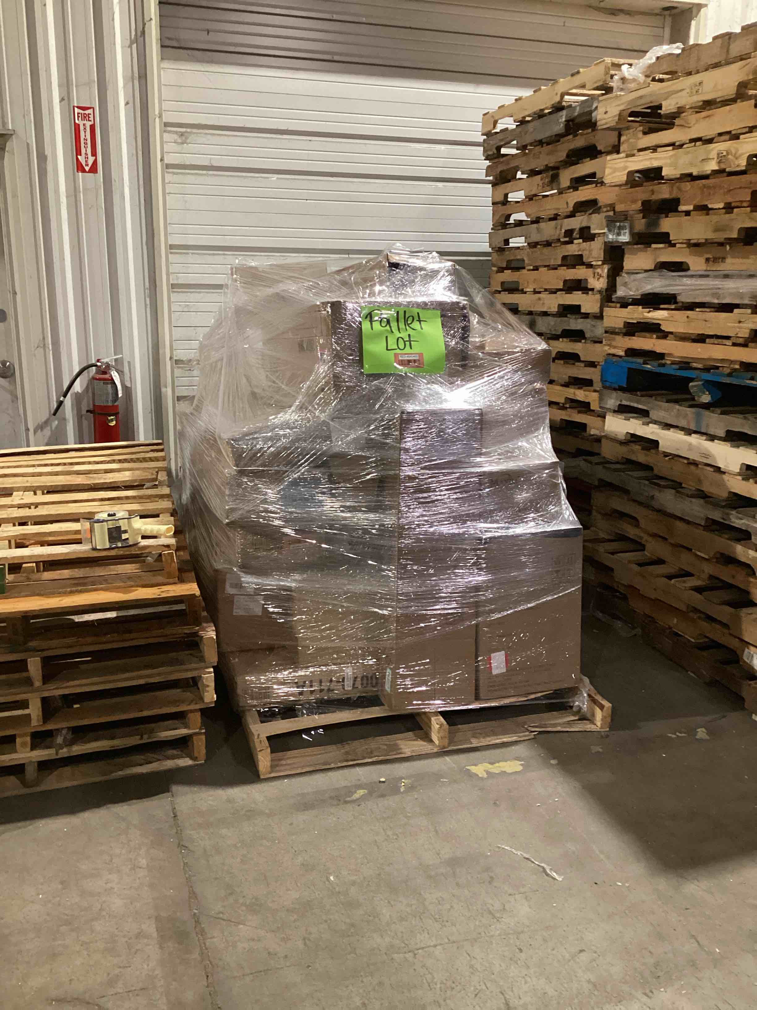 Pallet lot of assorted items- includes furniture, home decor, toys and more 