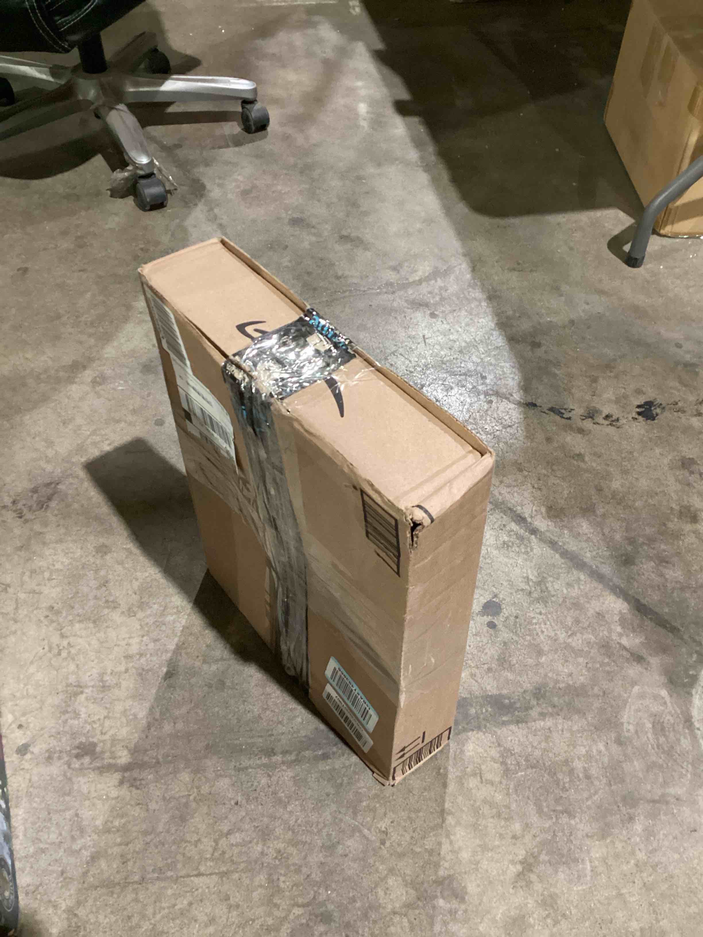 https://s3.amazonaws.com/lotting-images-prod/bidfta/RED4840721_1735339309059.jpeg