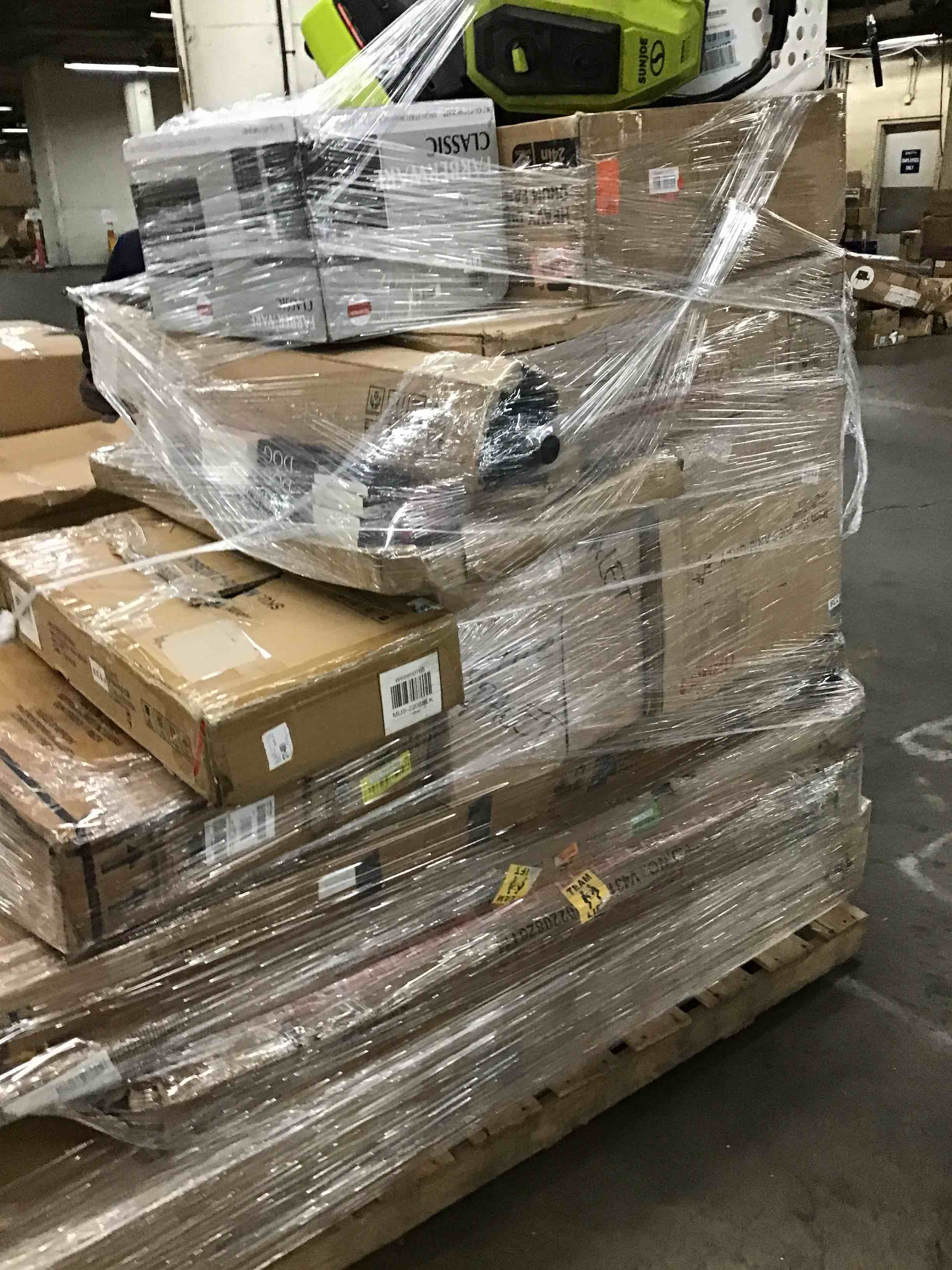  pallet of assorted Items - Please preview pallet- Non refundable- must take all items 