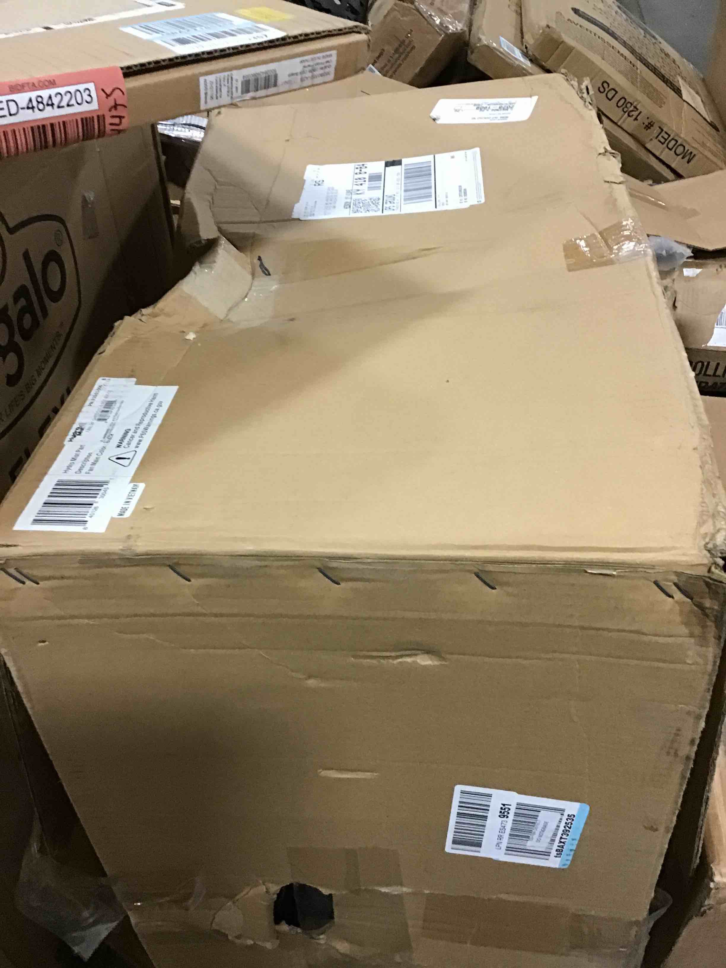 https://s3.amazonaws.com/lotting-images-prod/bidfta/RED4842204_1692904532714.jpeg
