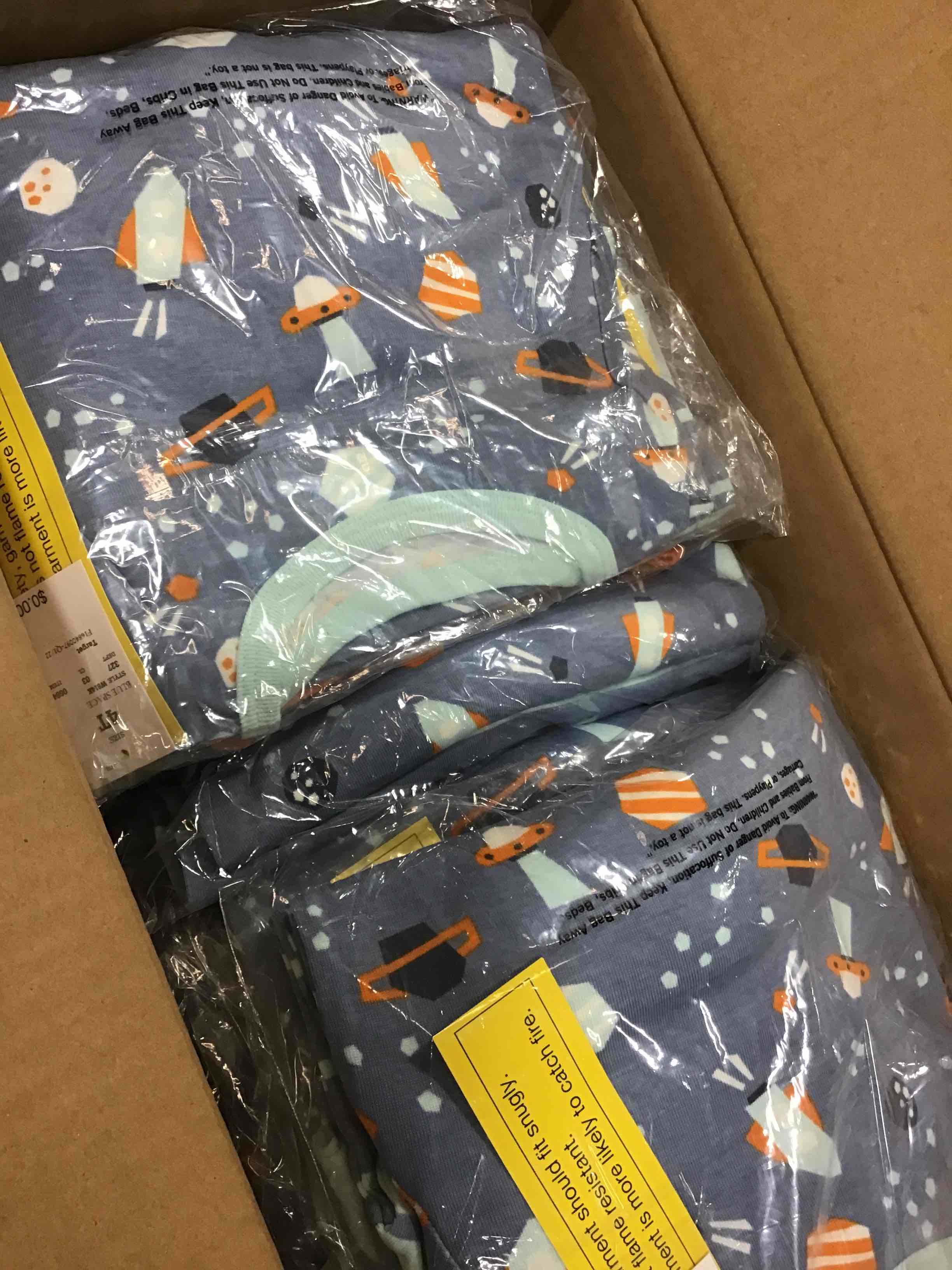 https://s3.amazonaws.com/lotting-images-prod/bidfta/RED4842761_1688752037350.jpeg