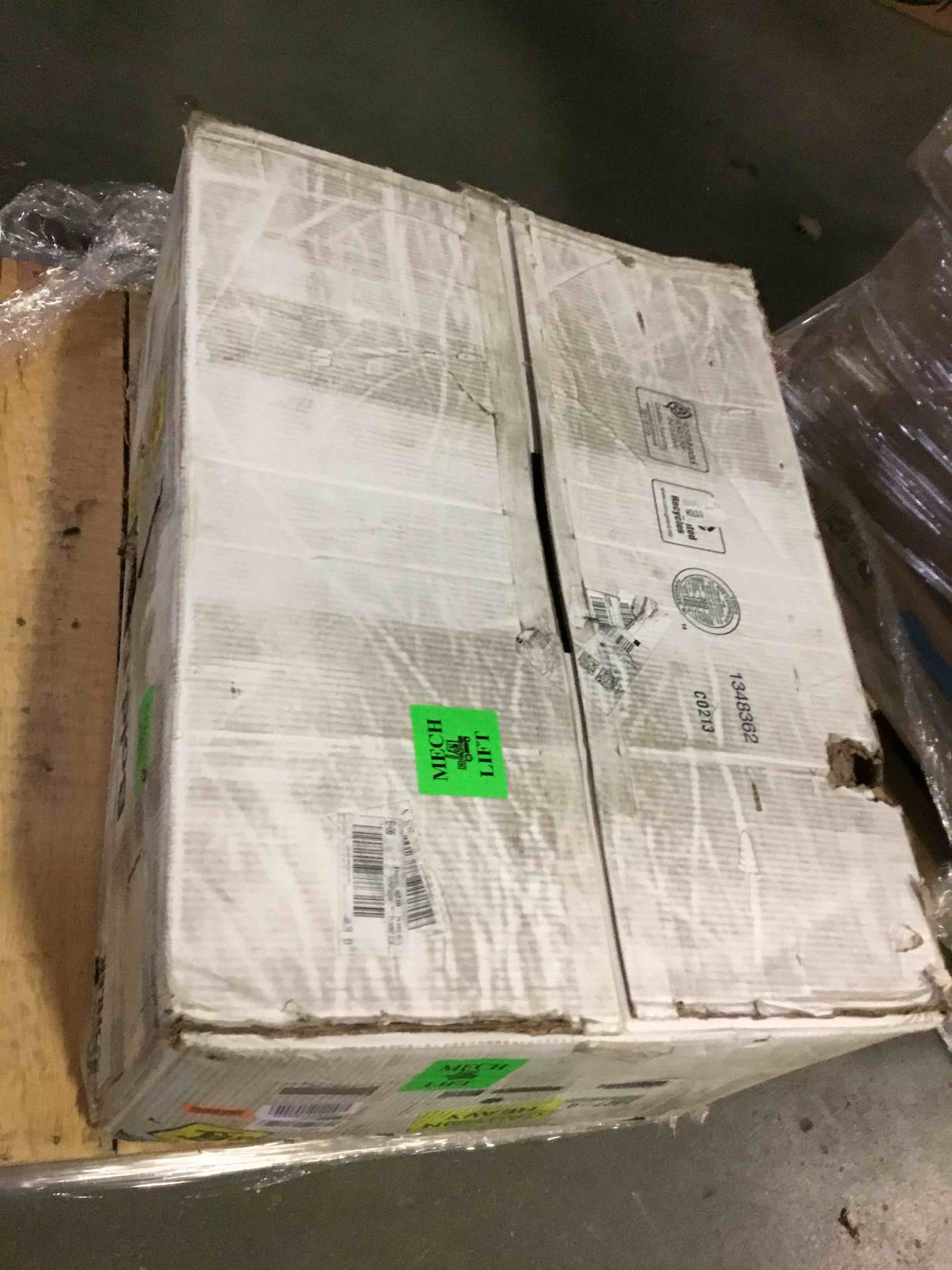 https://s3.amazonaws.com/lotting-images-prod/bidfta/RED4847708_1682964411683.jpeg