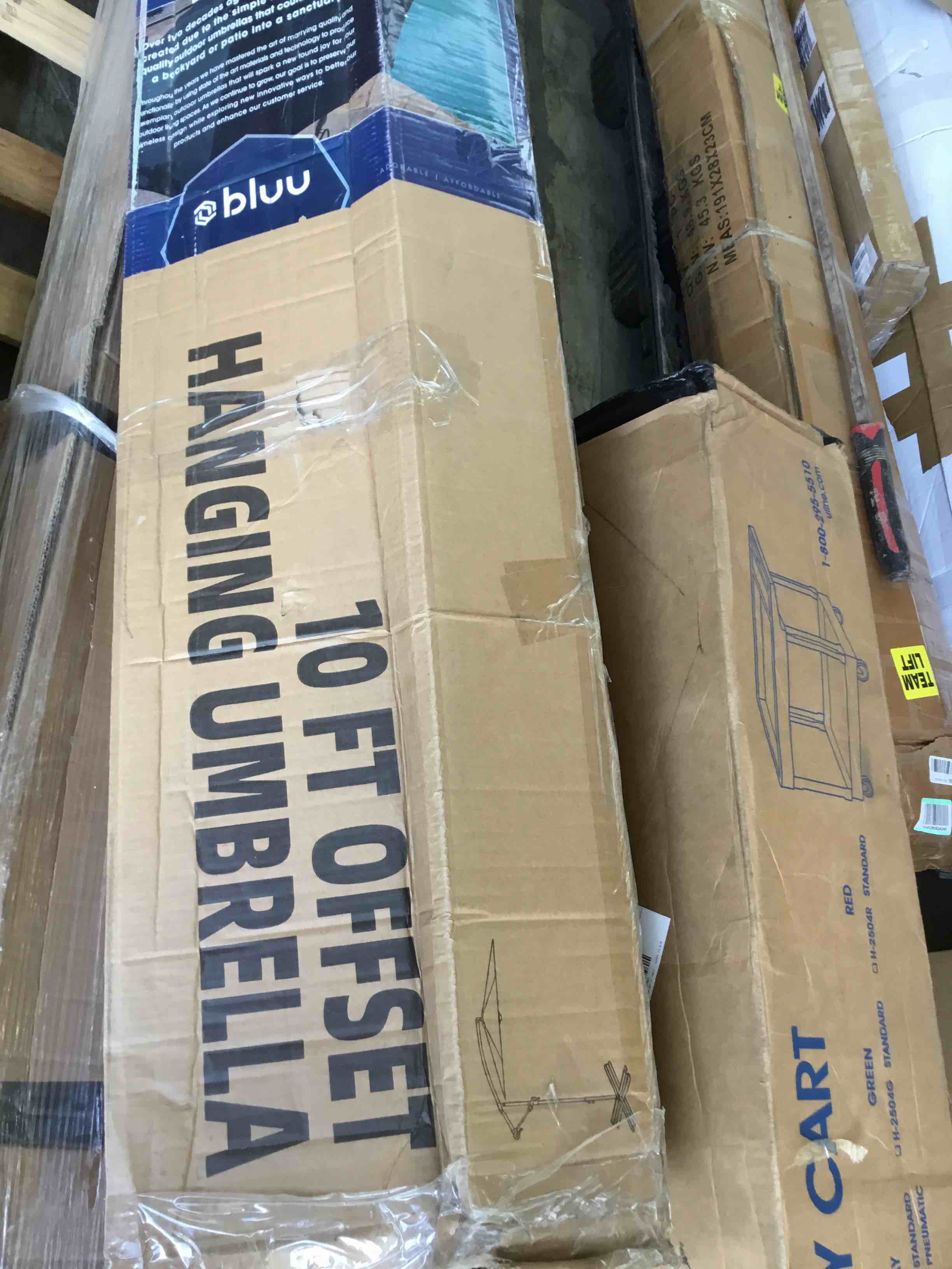 https://s3.amazonaws.com/lotting-images-prod/bidfta/RED4856211_1695148847316.jpeg