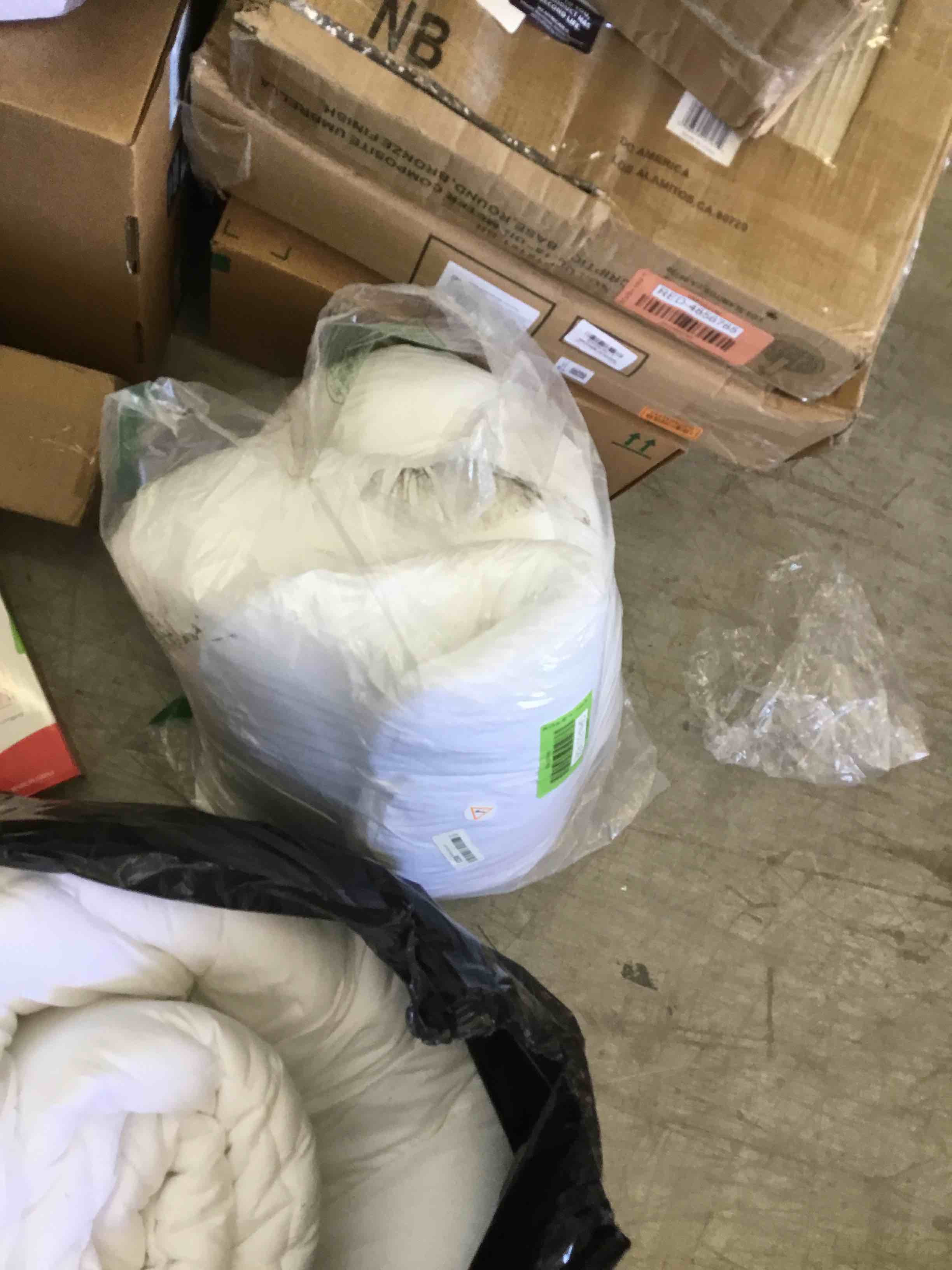 https://s3.amazonaws.com/lotting-images-prod/bidfta/RED4856788_1696959312805.jpeg