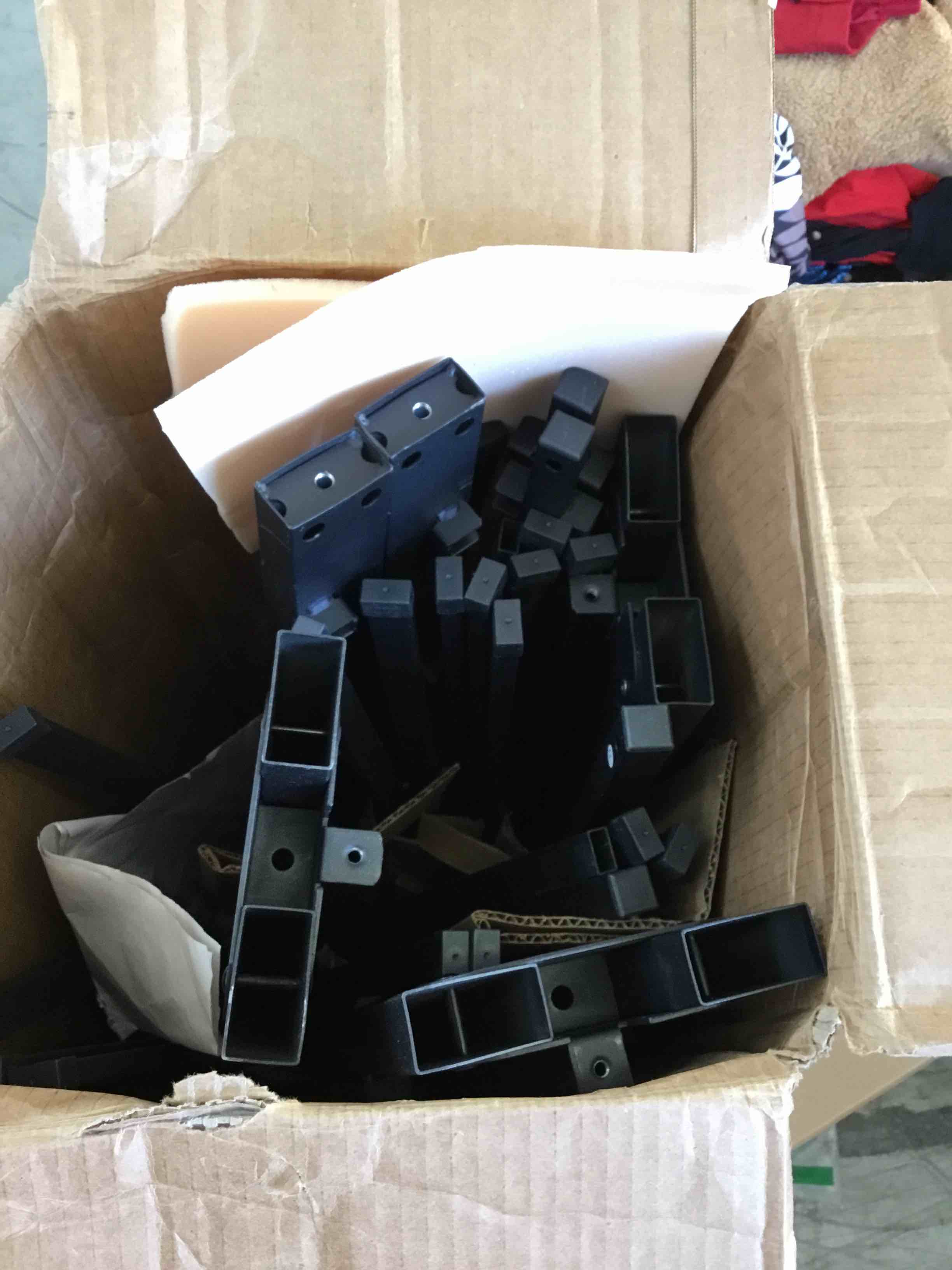 https://s3.amazonaws.com/lotting-images-prod/bidfta/RED4856792_1696960695437.jpeg