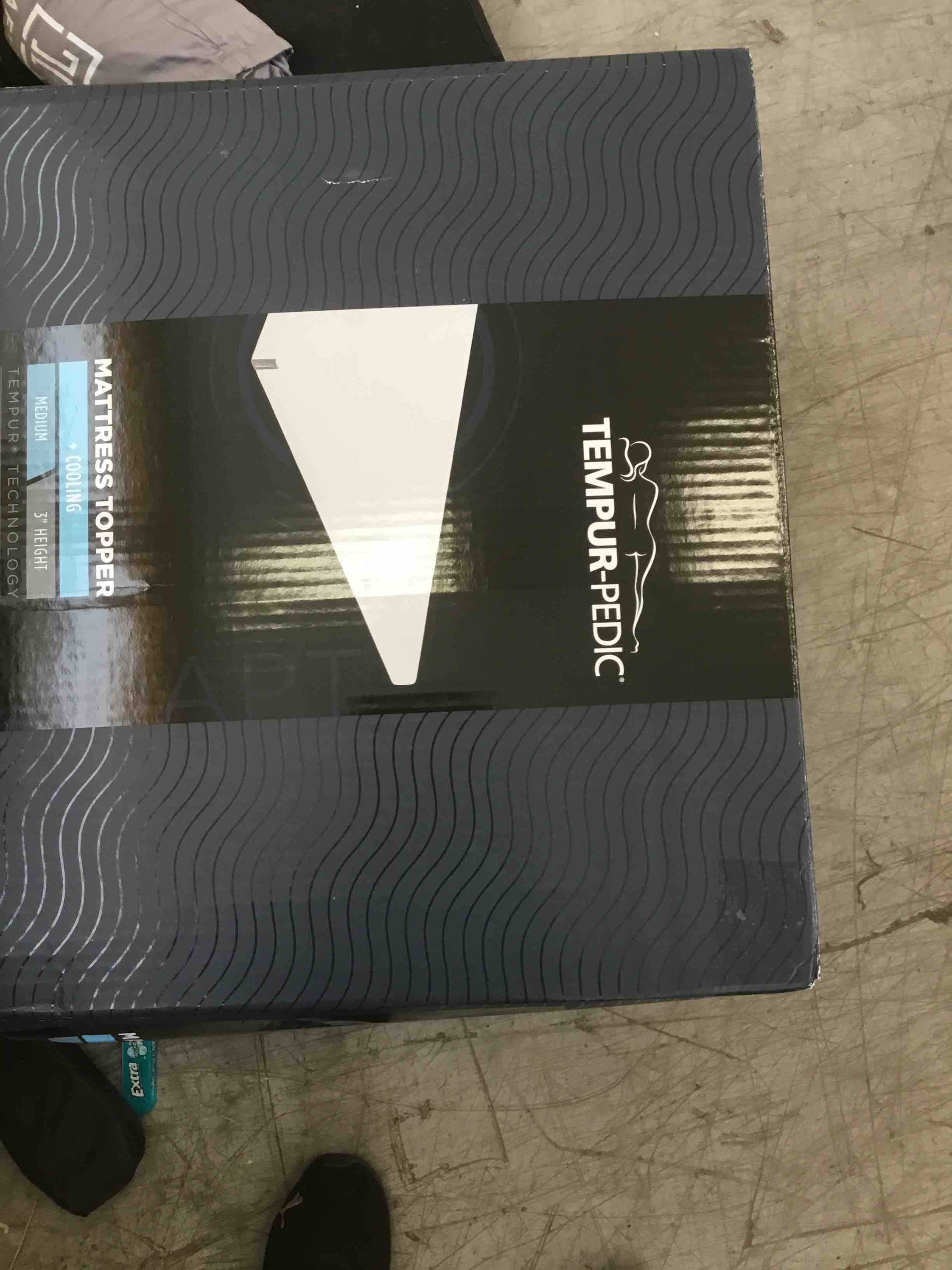 https://s3.amazonaws.com/lotting-images-prod/bidfta/RED4858003_1699373754539.jpeg