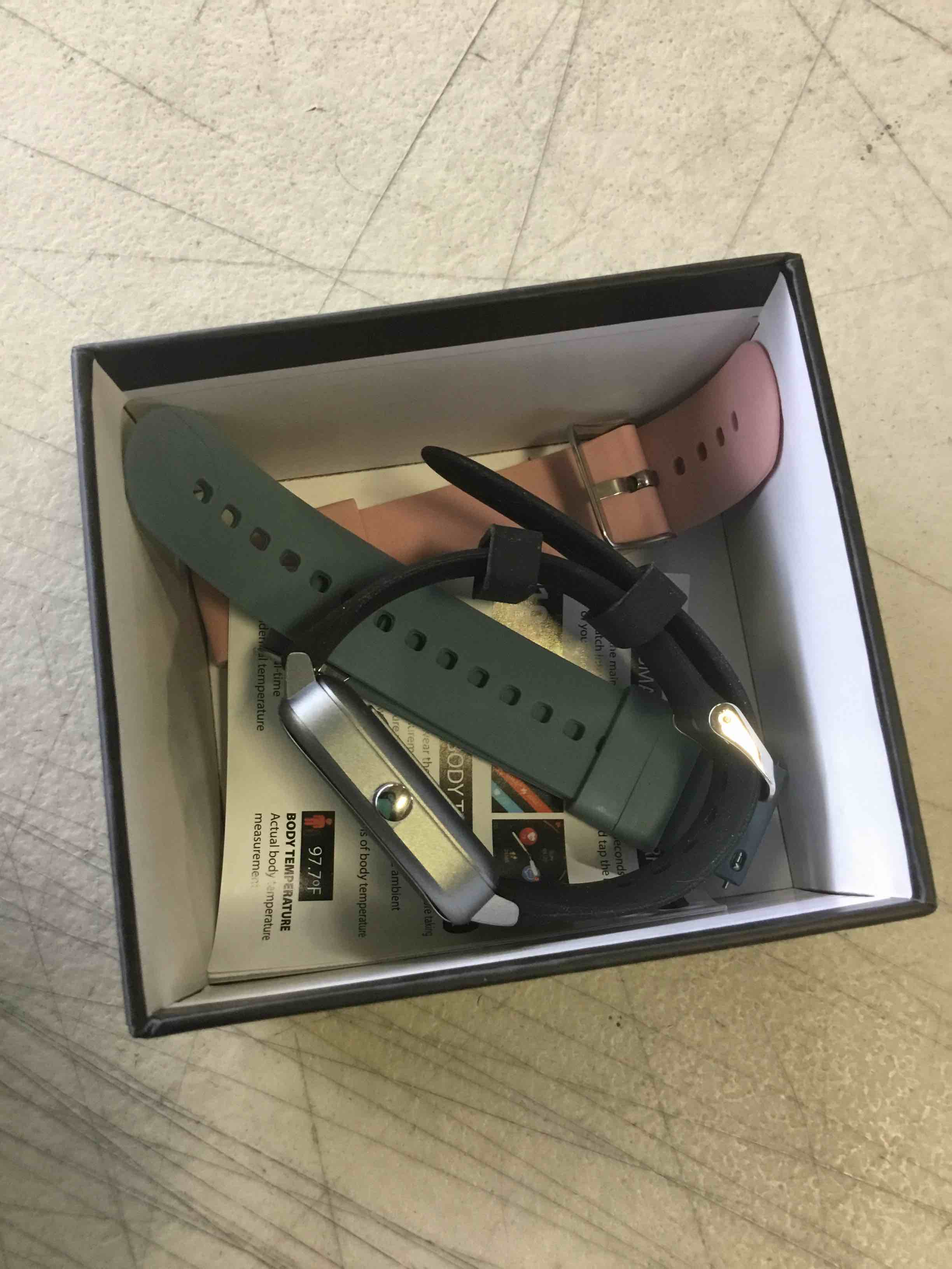 https://s3.amazonaws.com/lotting-images-prod/bidfta/RED4861805_1694446865056.jpeg