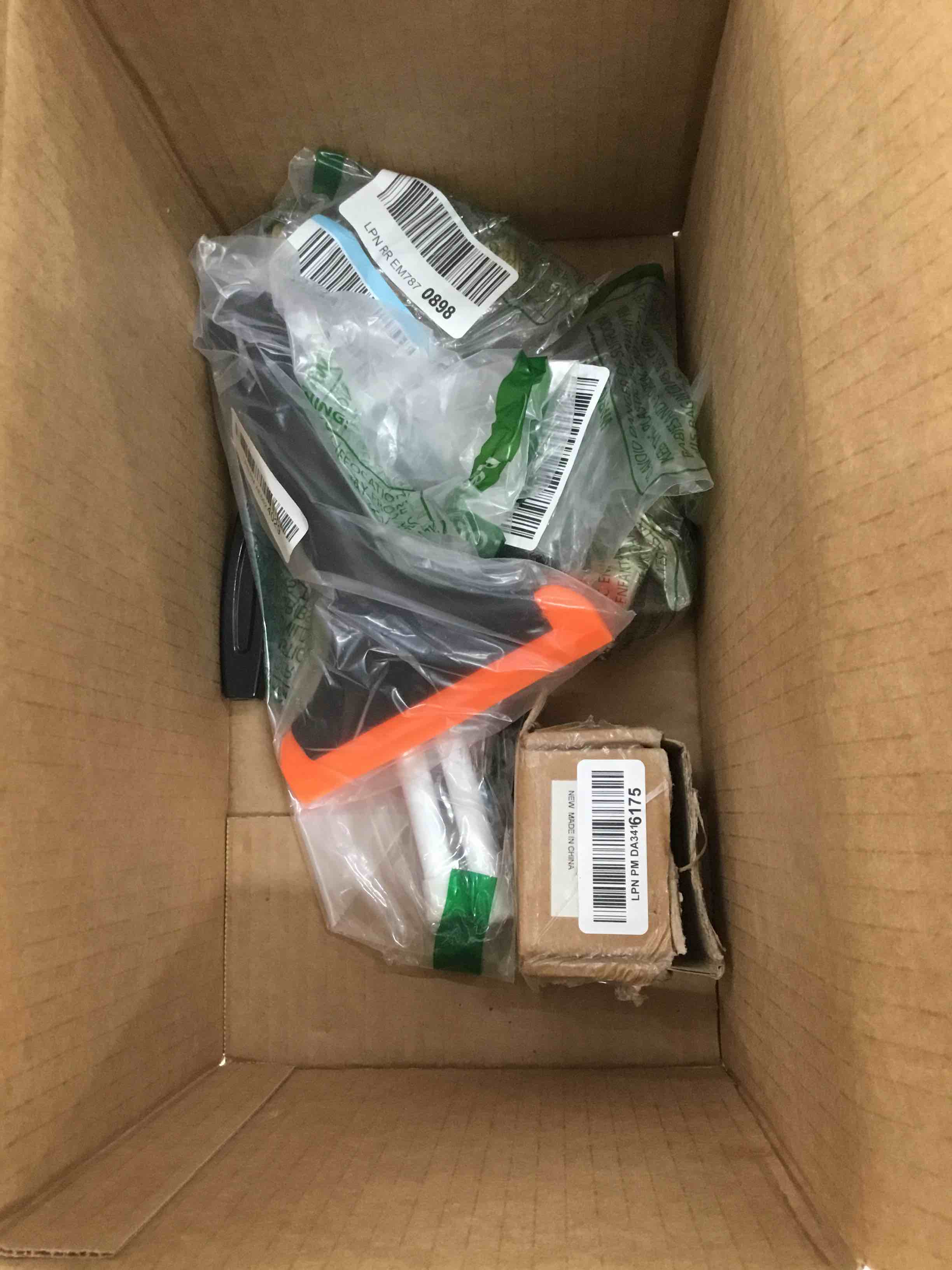 https://s3.amazonaws.com/lotting-images-prod/bidfta/RED4862197_1696362505612.jpeg