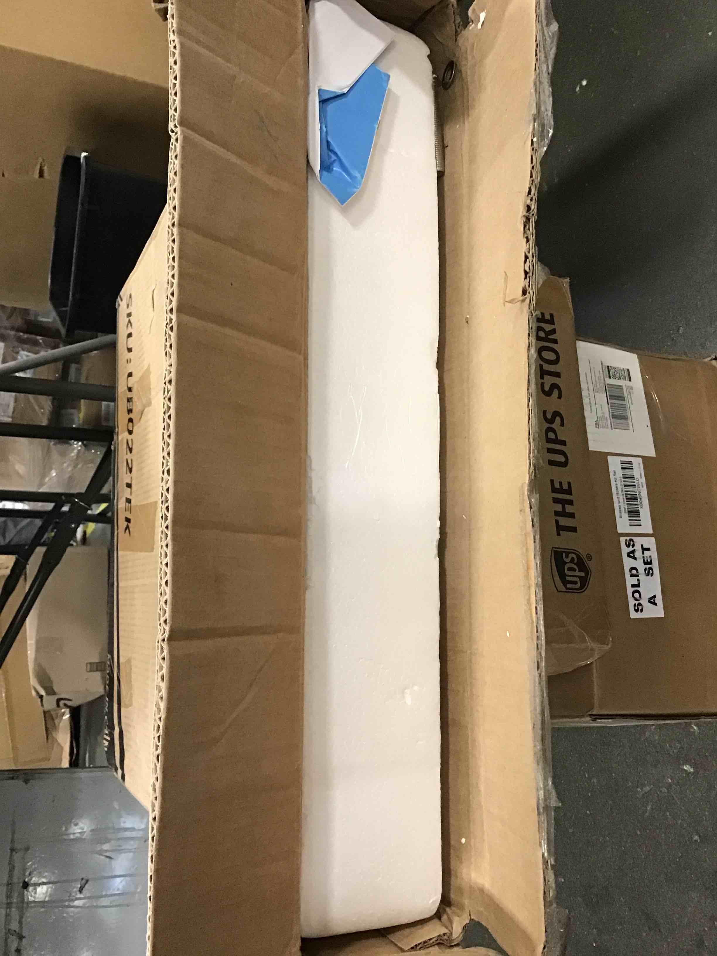 https://s3.amazonaws.com/lotting-images-prod/bidfta/RED4864341_1721345821349.jpeg