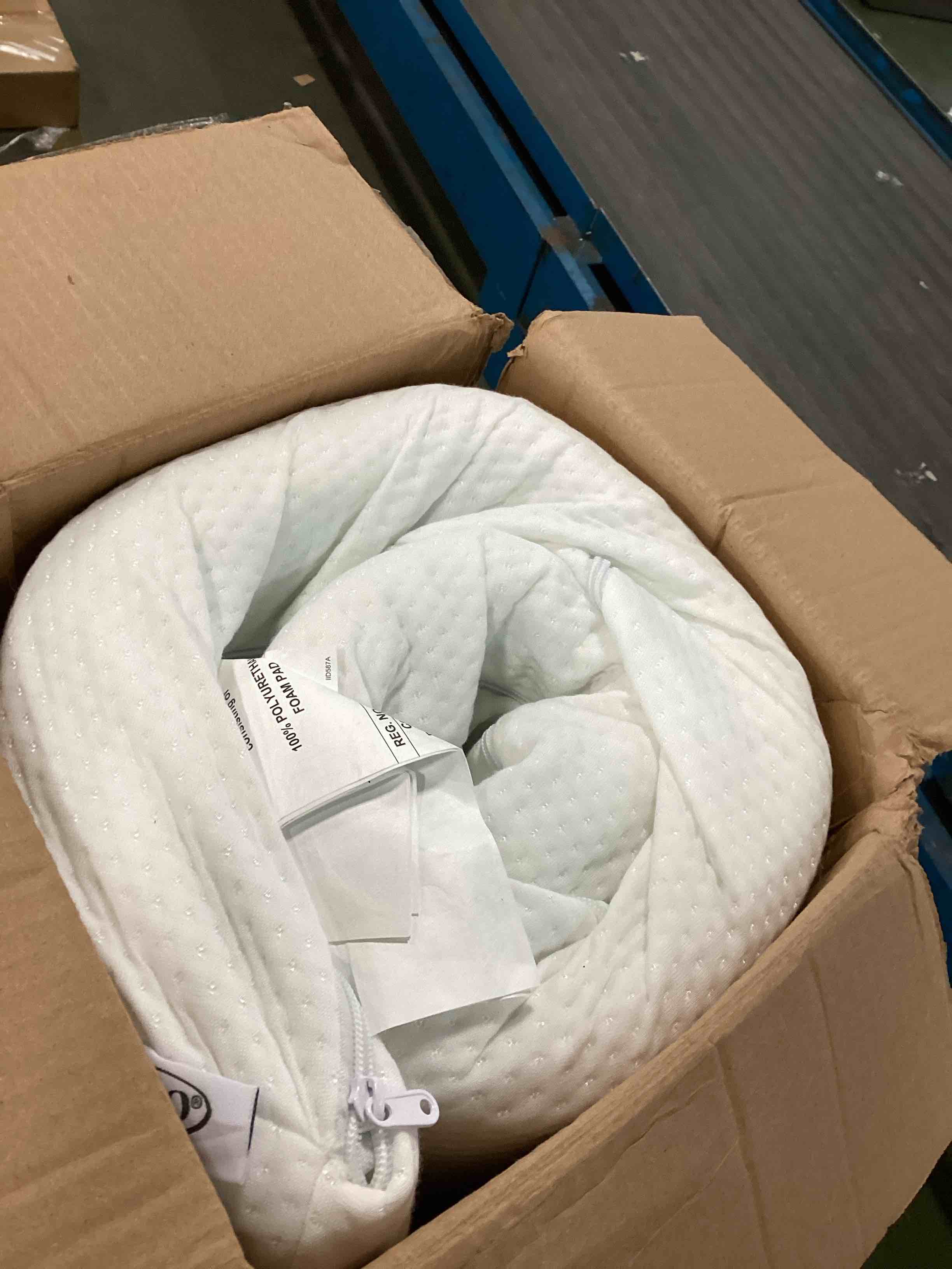 https://s3.amazonaws.com/lotting-images-prod/bidfta/RED4864868_1721945866828.jpeg