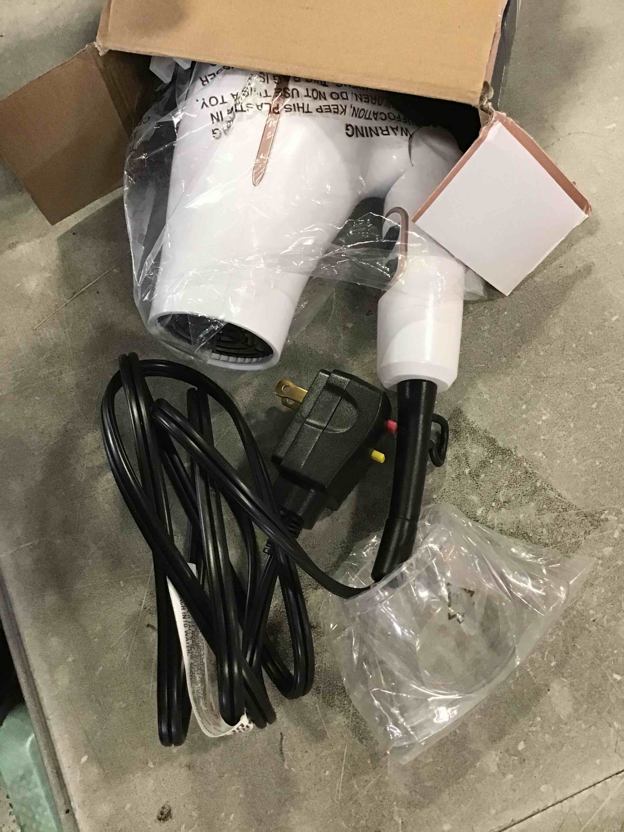 https://s3.amazonaws.com/lotting-images-prod/bidfta/RED4865052_1721915748779.jpeg