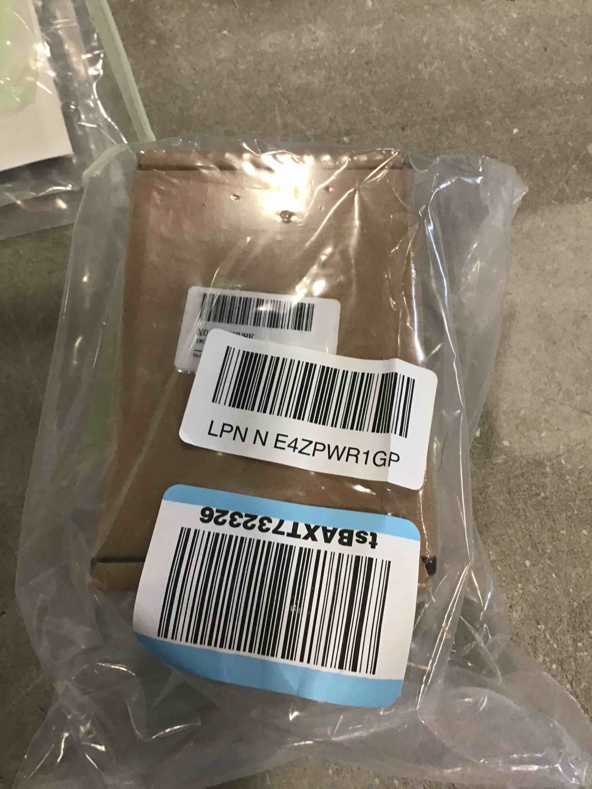 https://s3.amazonaws.com/lotting-images-prod/bidfta/RED4865333_1722004261859.jpeg