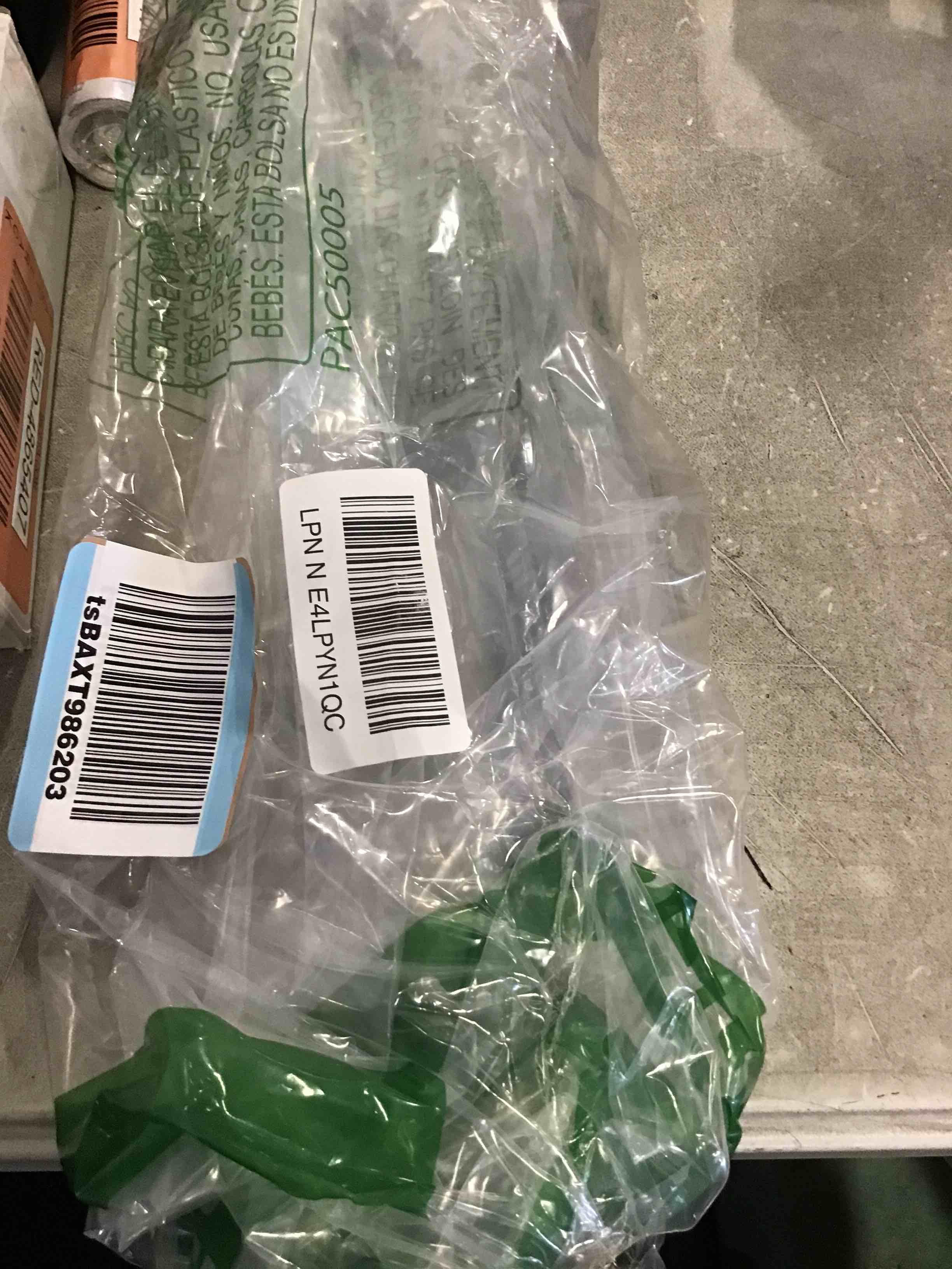 https://s3.amazonaws.com/lotting-images-prod/bidfta/RED4865408_1722009071196.jpeg