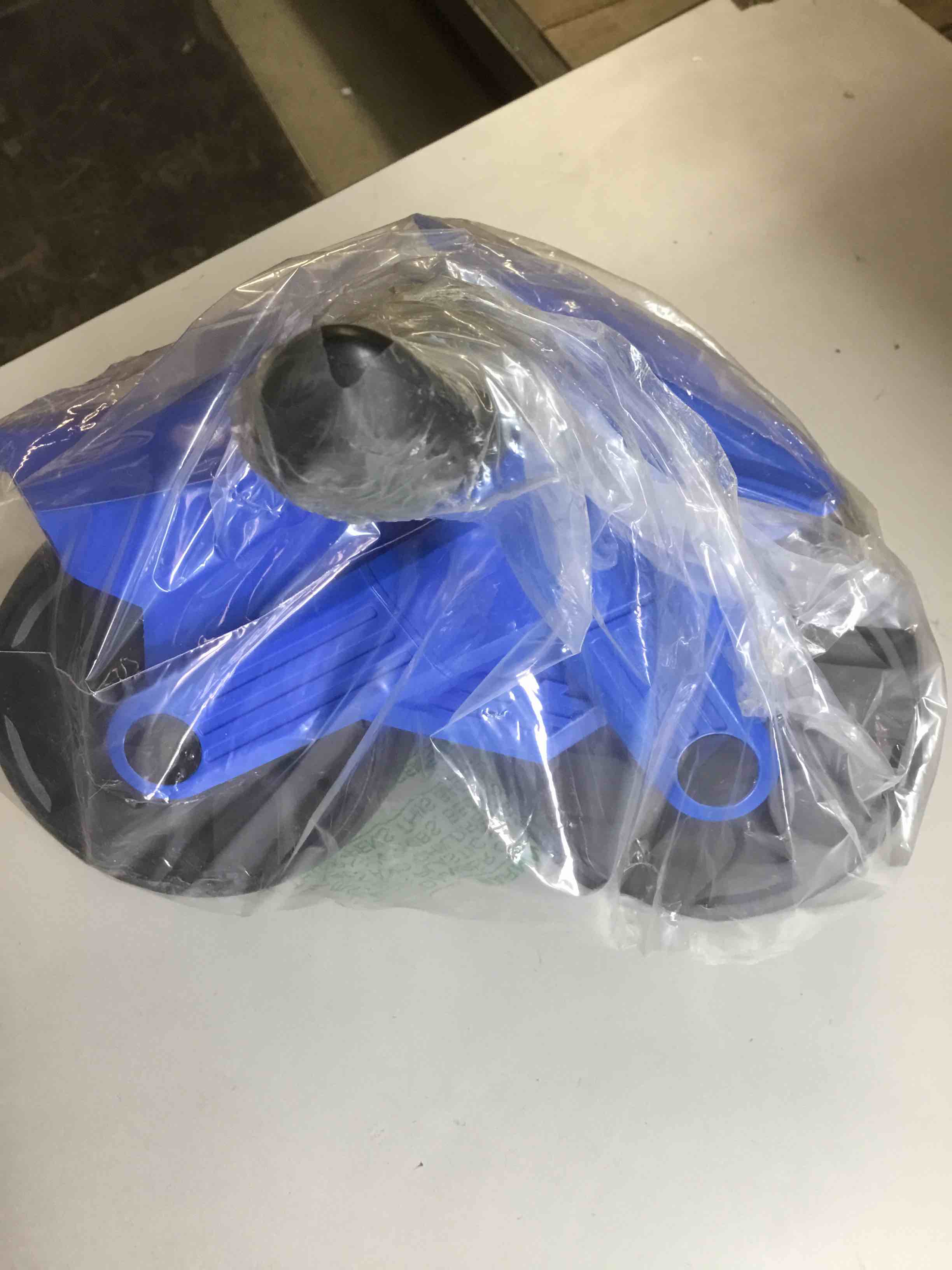 https://s3.amazonaws.com/lotting-images-prod/bidfta/RED4866918_1711126916143.jpeg
