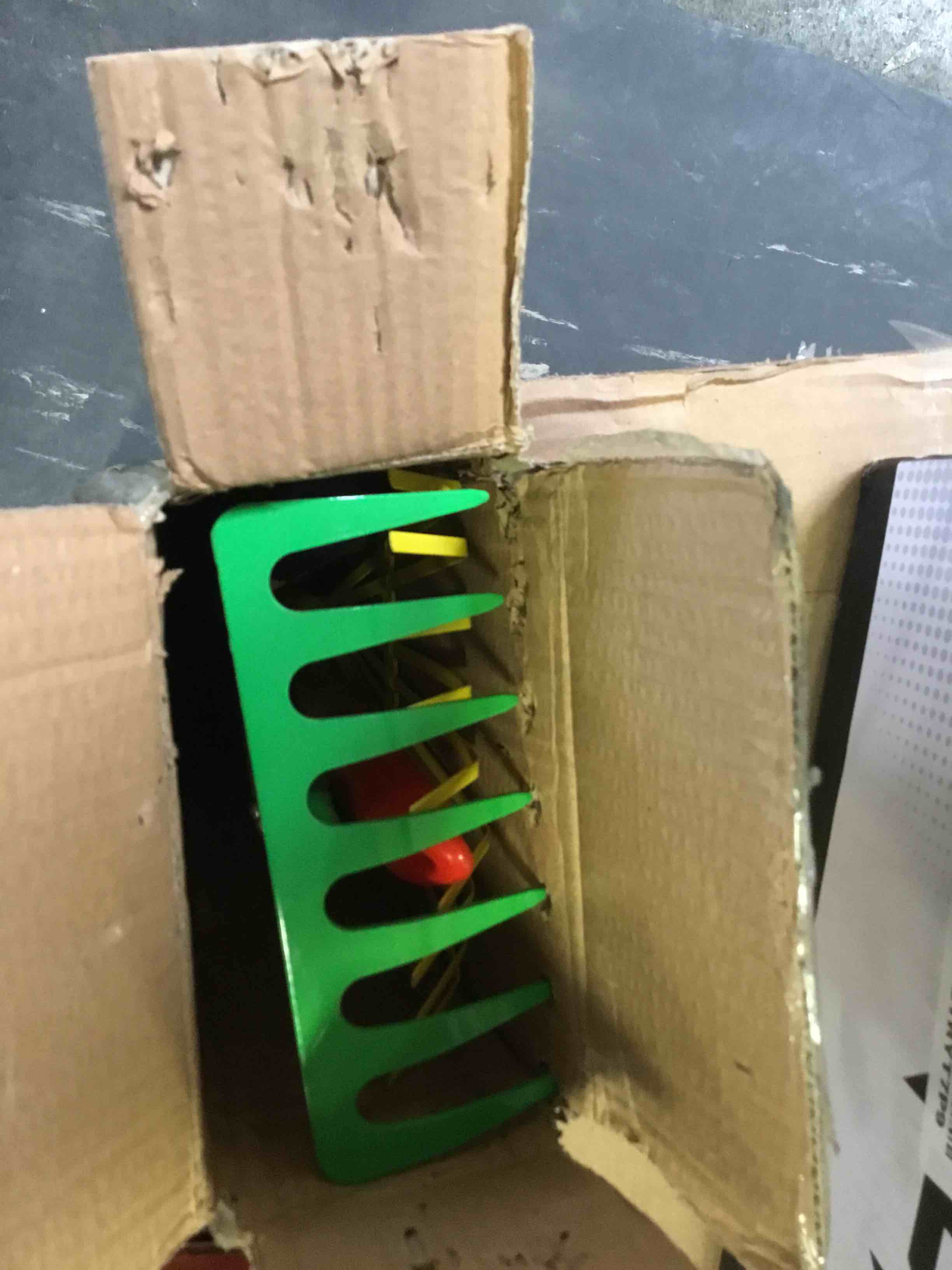 https://s3.amazonaws.com/lotting-images-prod/bidfta/RED4882696_1685040697878.jpeg