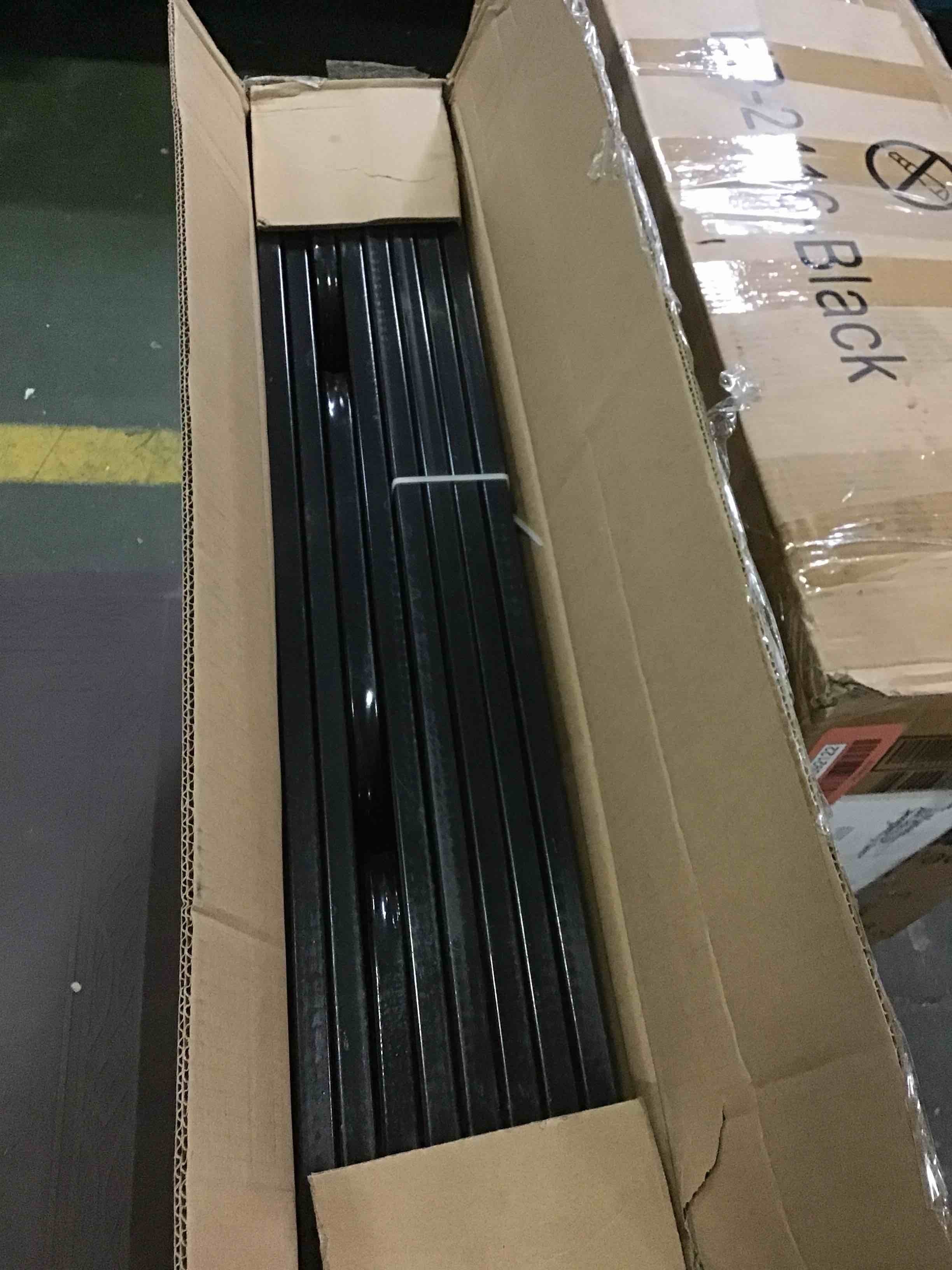https://s3.amazonaws.com/lotting-images-prod/bidfta/RED4892123_1681406391871.jpeg
