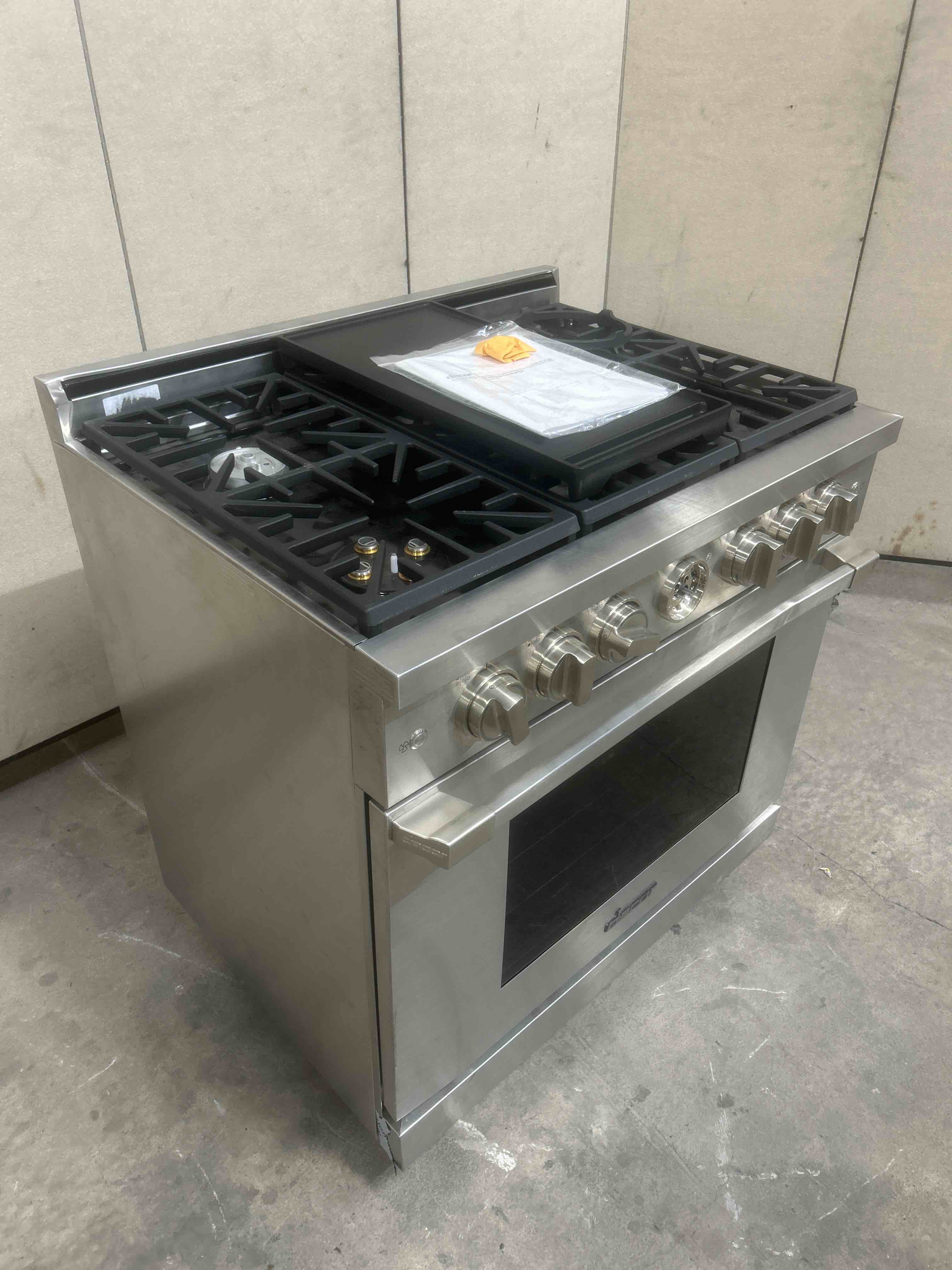 2022 DACOR STAINLESS STEEL 6 BURNER NATURAL GAS RANGE OVEN