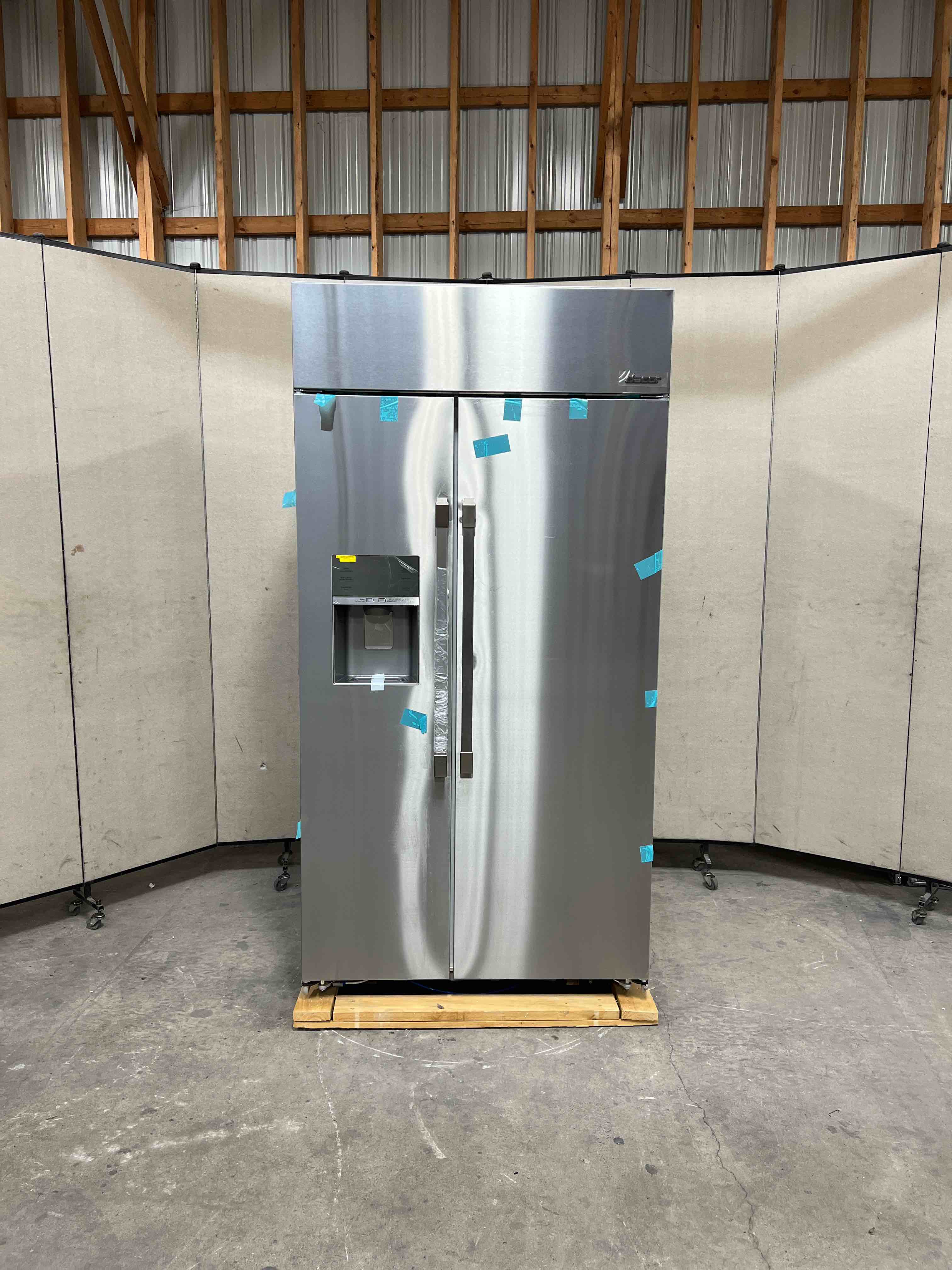 2021 DACOR 42 INCH SIDE BY SIDE BUILT IN REFRIGERATOR FREEZER WITH ICE AND WATER DISPENSER