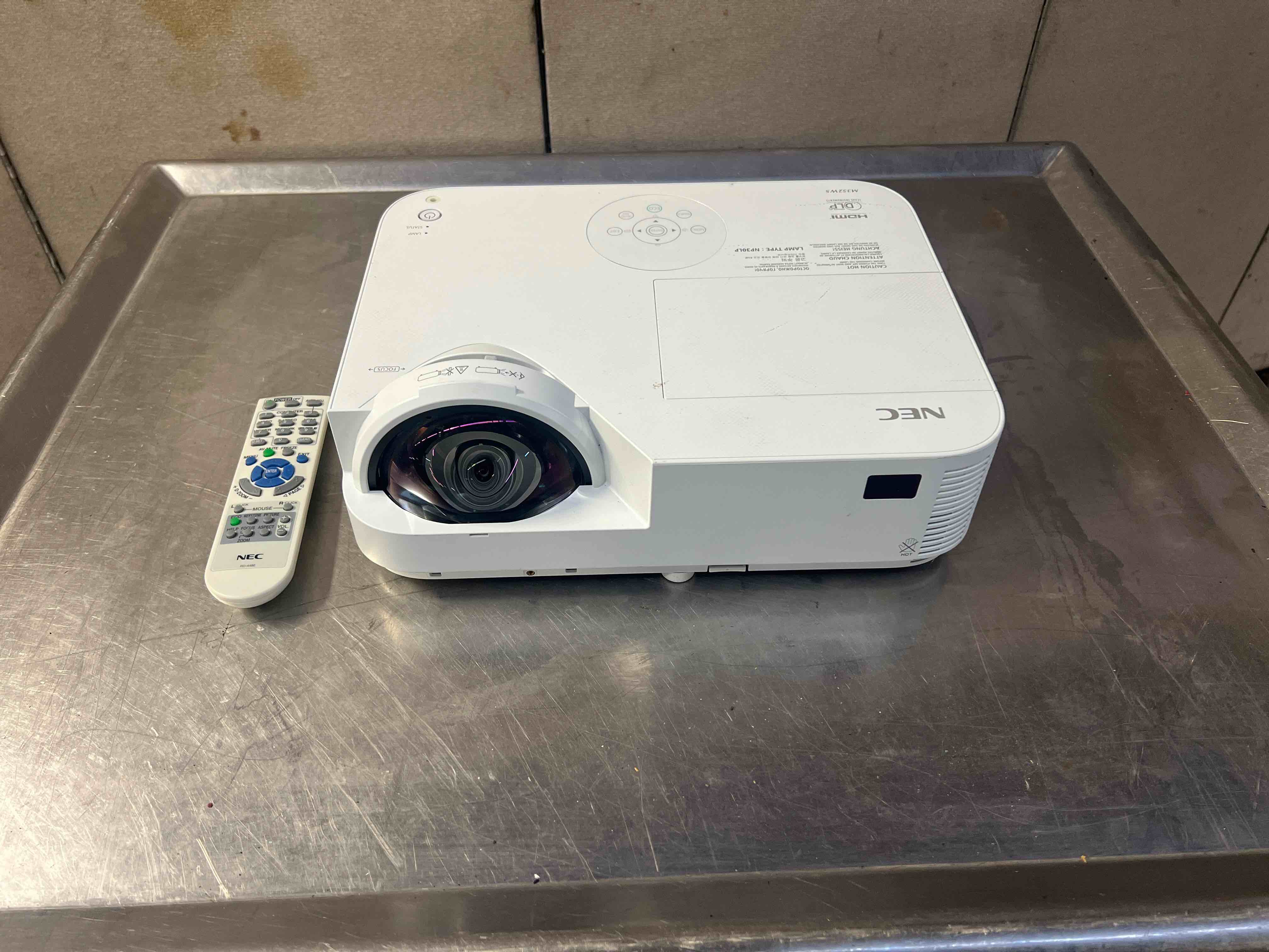 MITSUBISHI AND NEC TABLETOP PROJECTOR