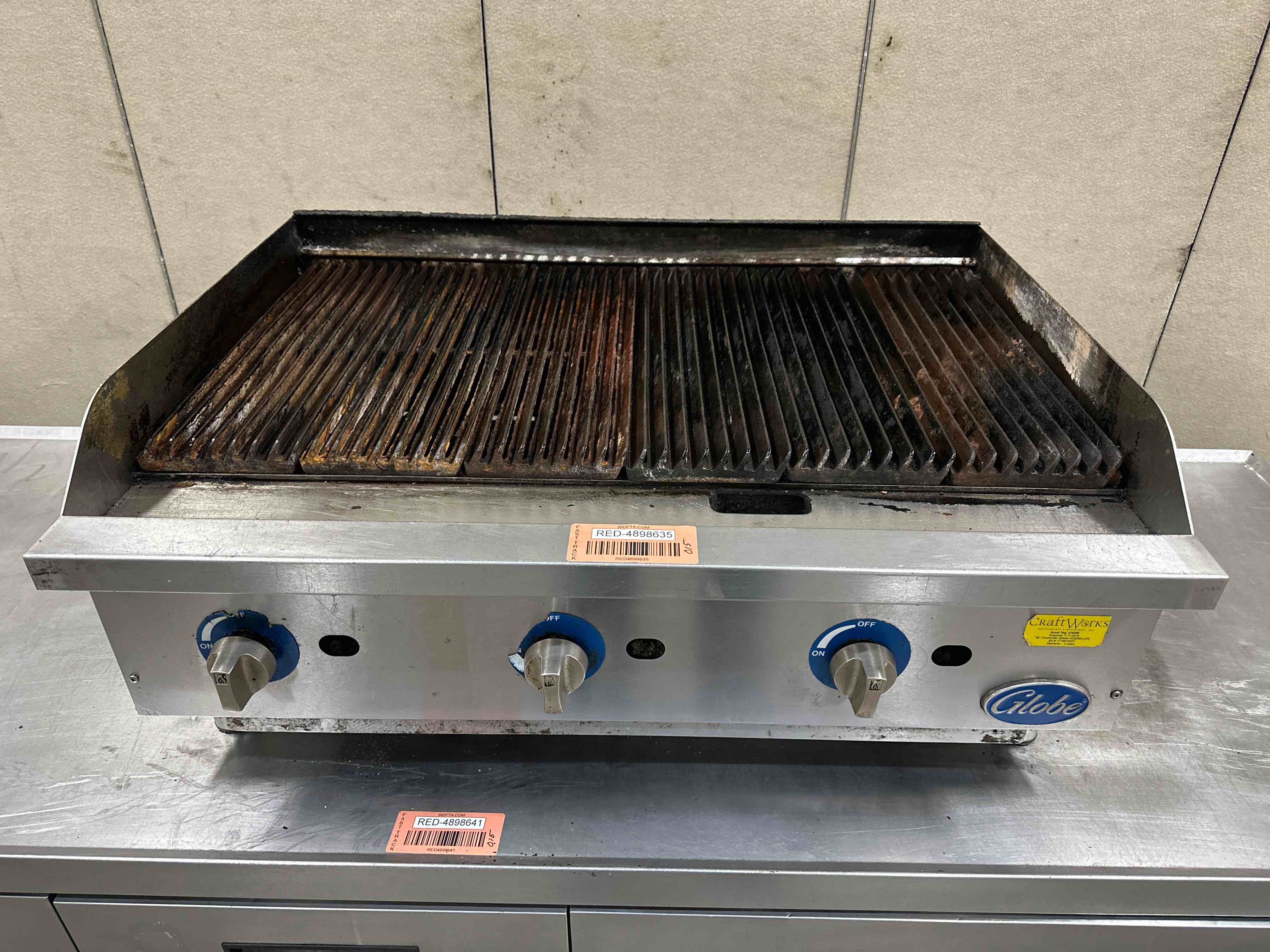 GLOBE 36 INCH STAINLESS STEEL NATURAL GAS CHAR BROILER