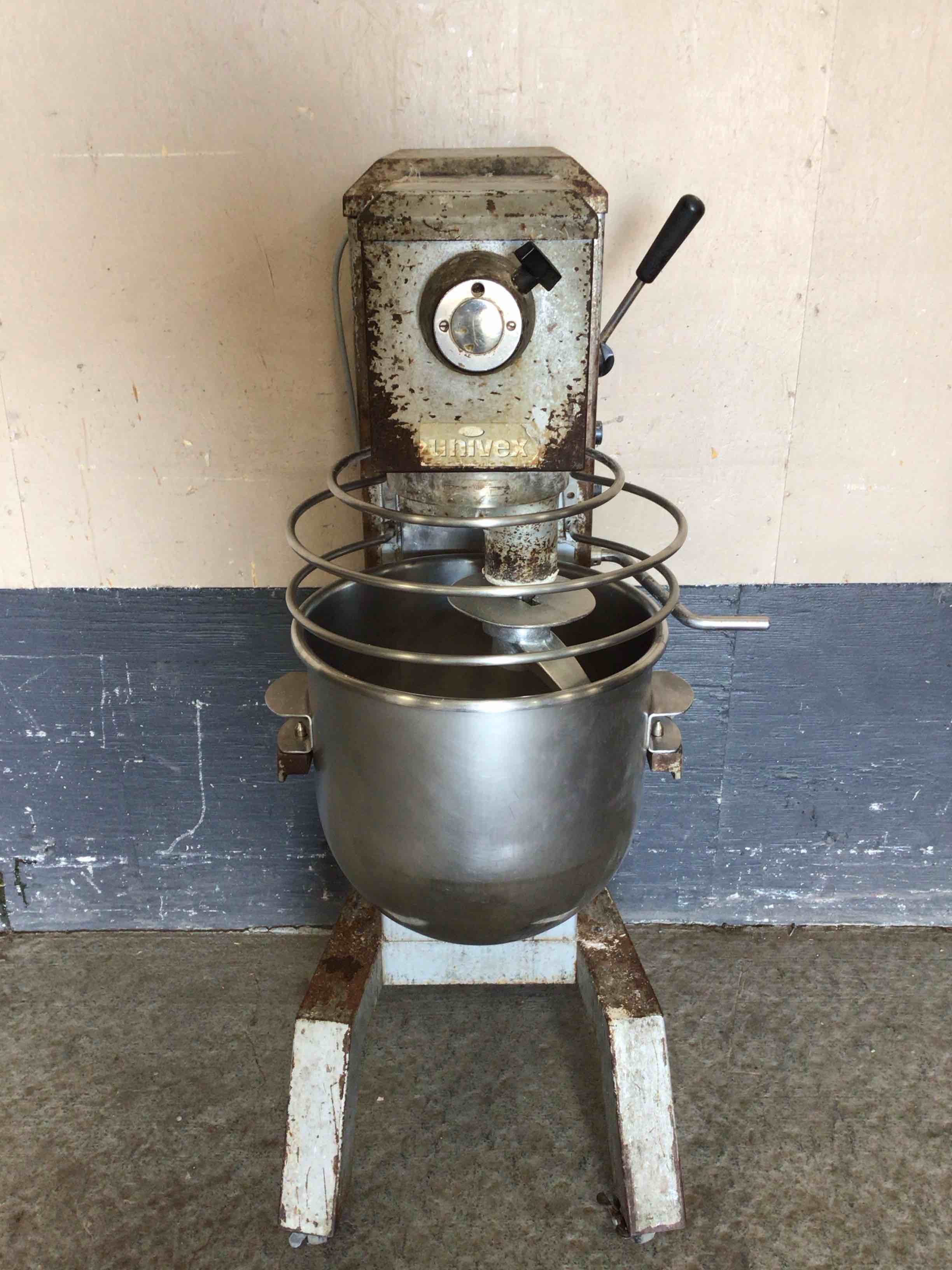 UNIVEX 30 QUART STAND UP MIXER ON CASTERS WITH BOWL AND DOUGH HOOK