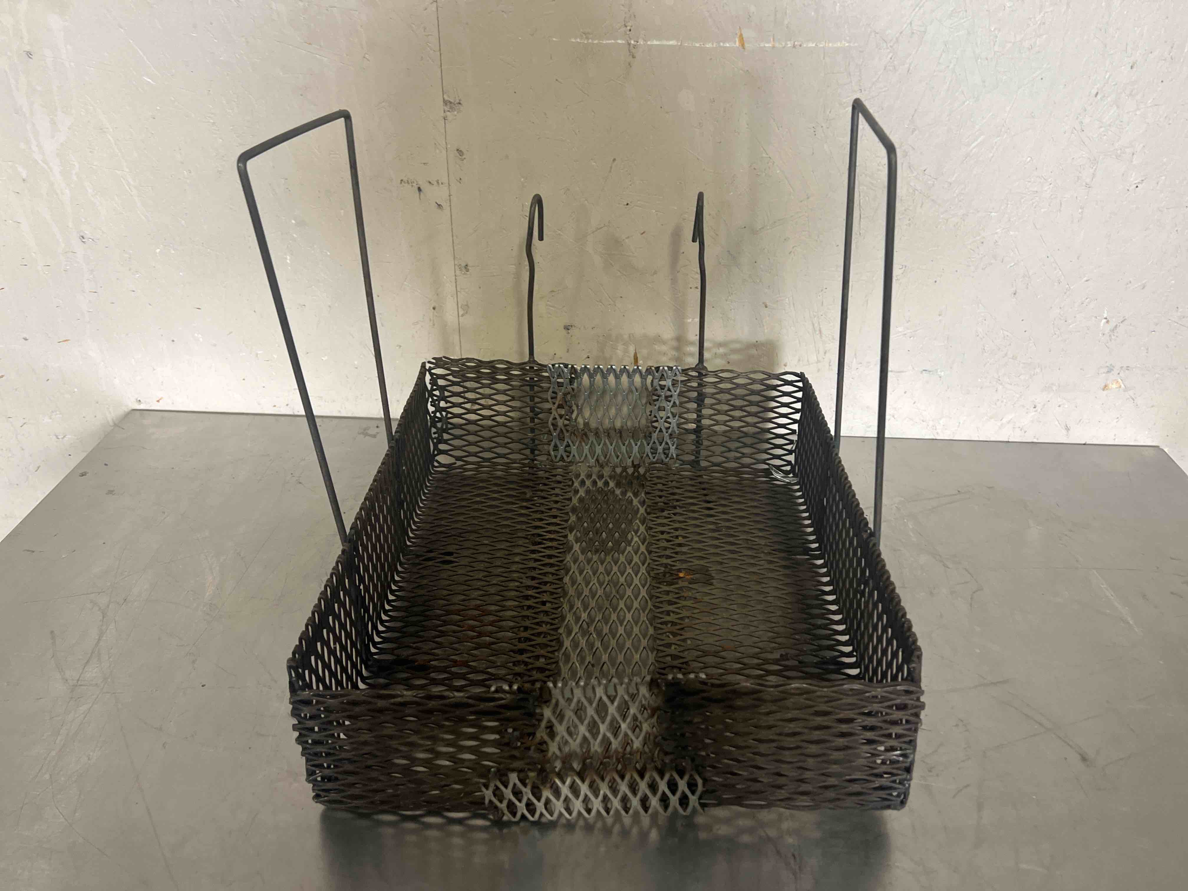 METAL BASKET 