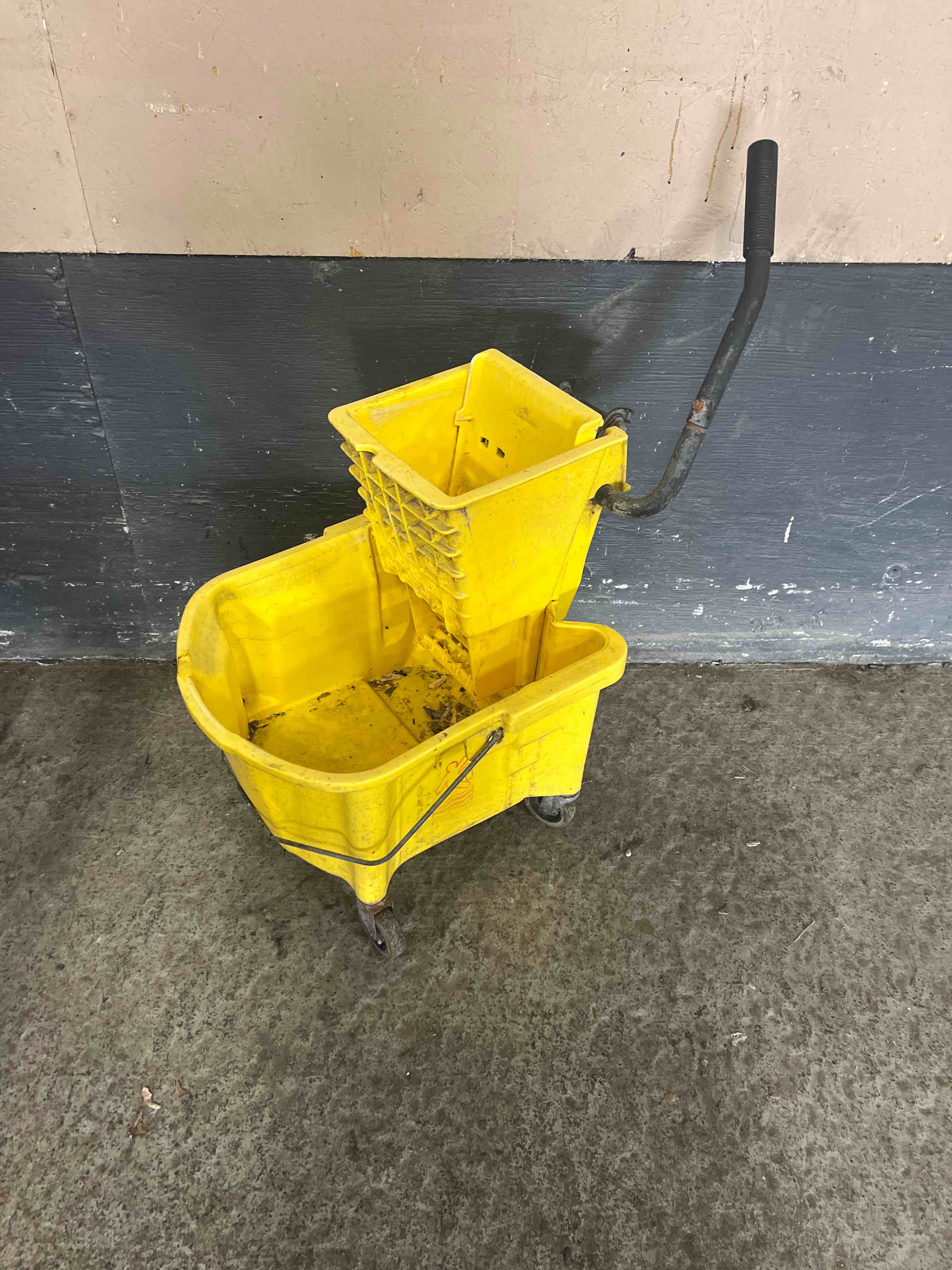 MOP BUCKET 