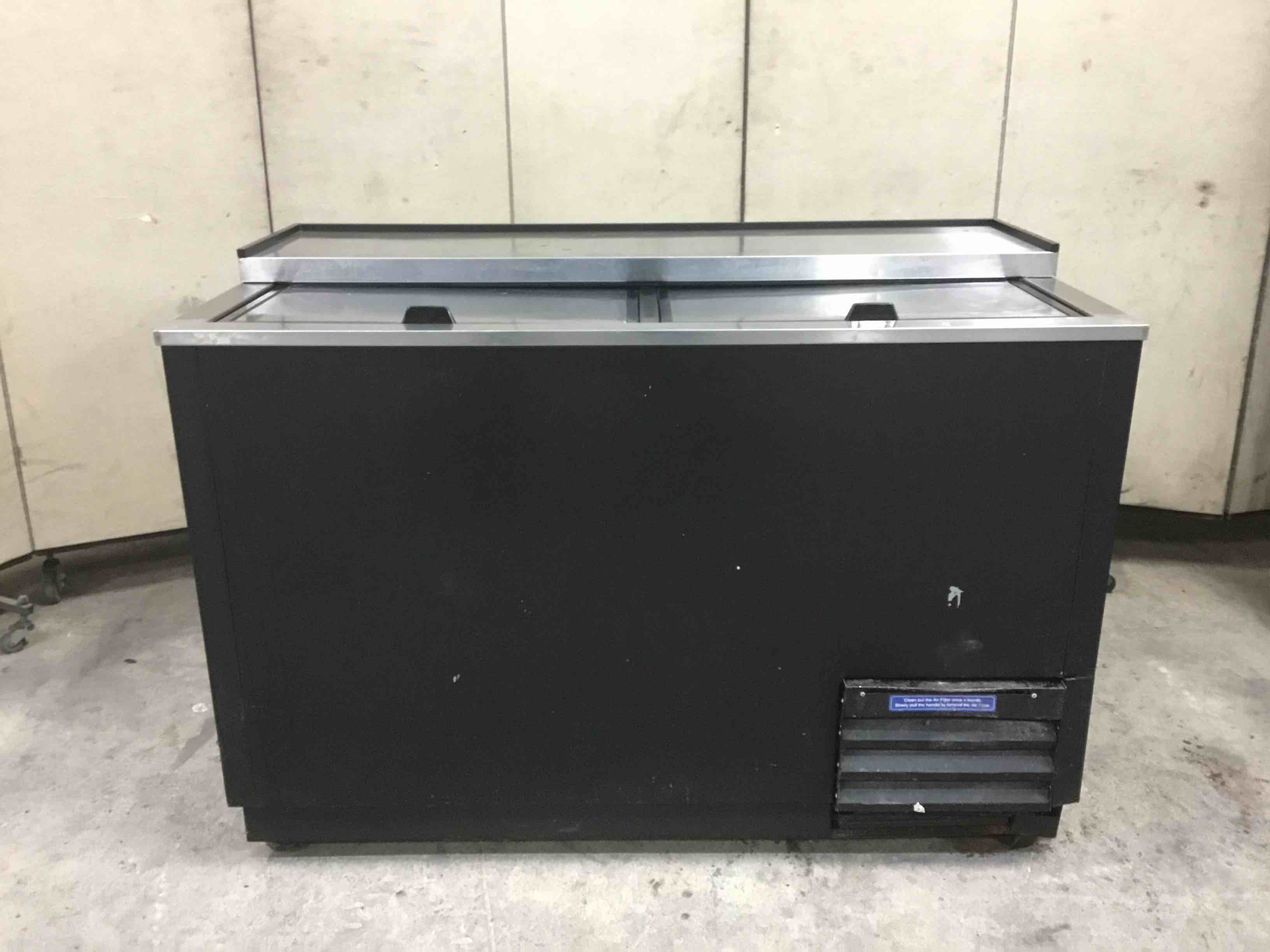 TURBO AIR 50 INCH STAINLESS STEEL 2 DOOR BOTTLE COOLER