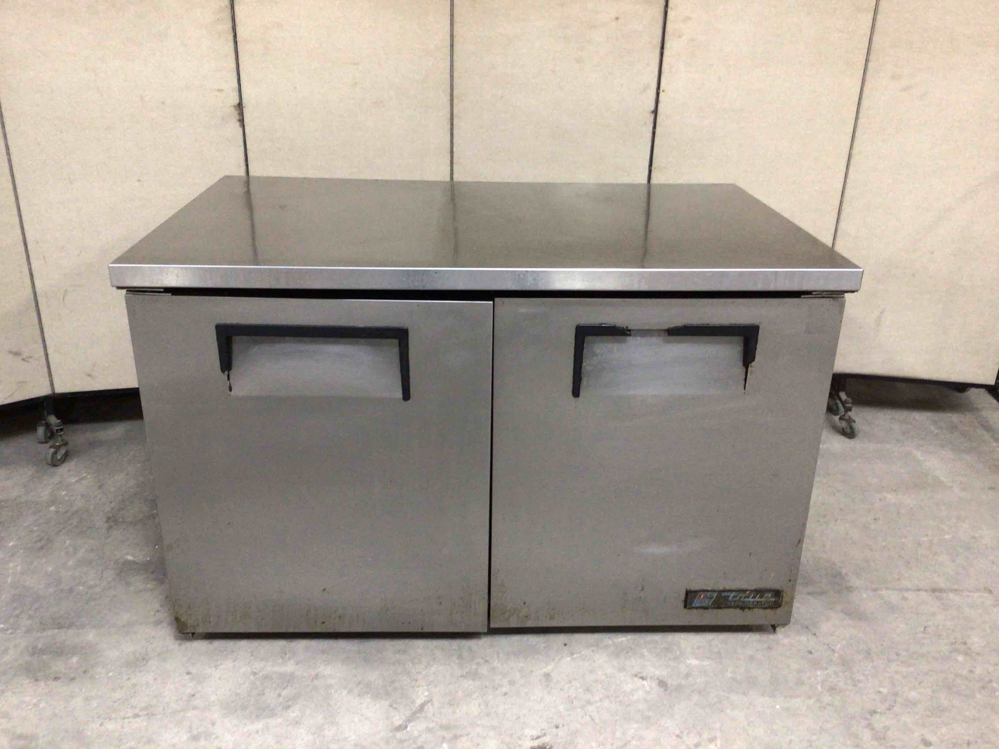 TRUE 48 INCH STAINLESS STEEL 2 DOOR UNDER COUNTER REFRIGERATOR