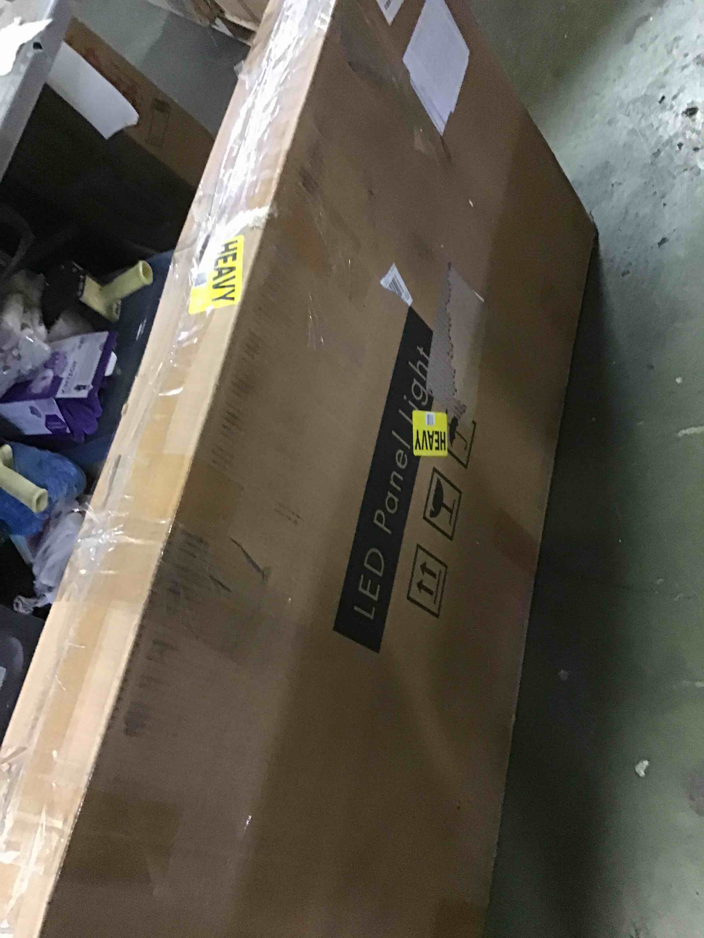 https://s3.amazonaws.com/lotting-images-prod/bidfta/RED4916807_1683819671530.jpeg