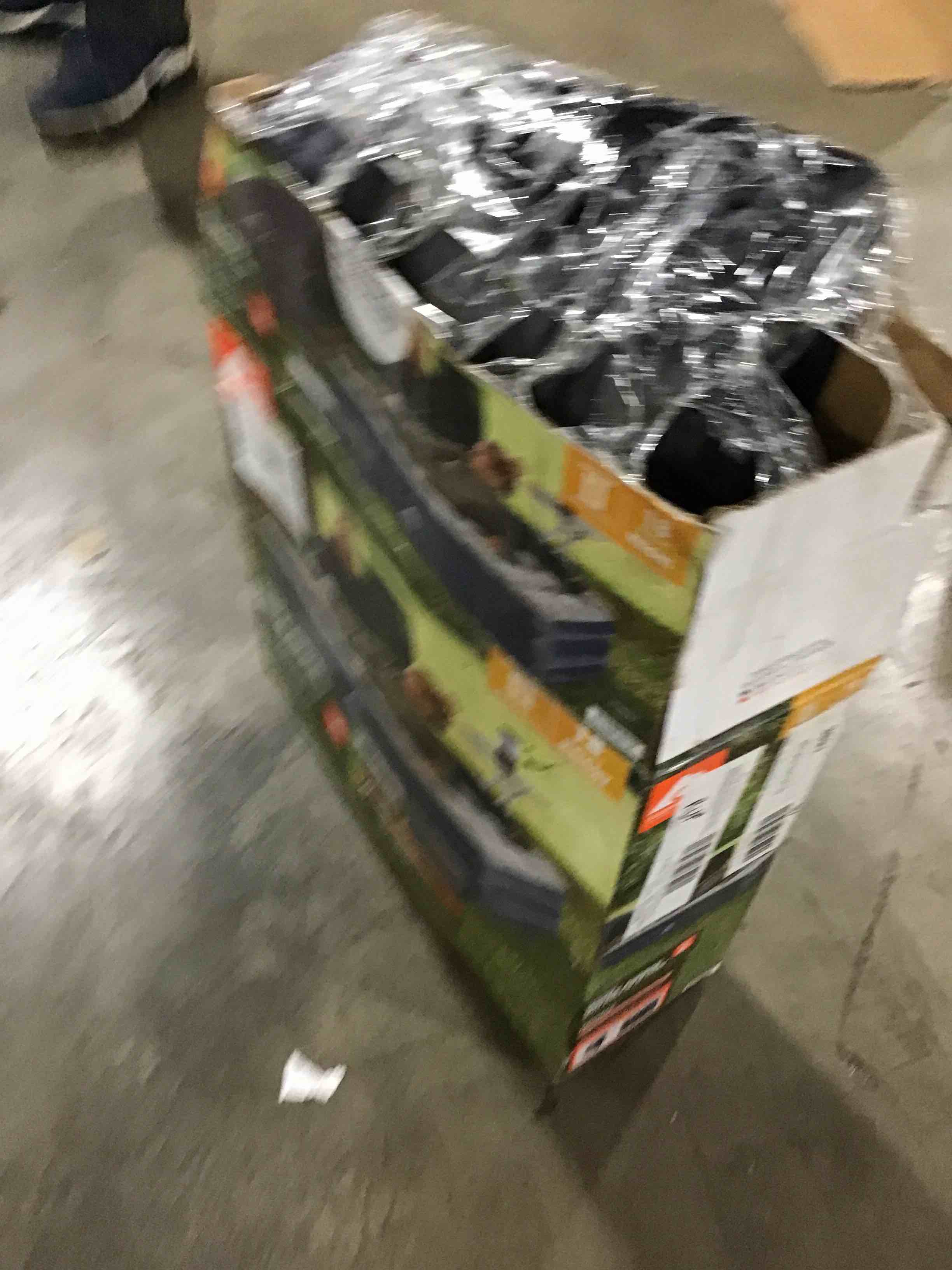 https://s3.amazonaws.com/lotting-images-prod/bidfta/RED4926576_1684257097138.jpeg