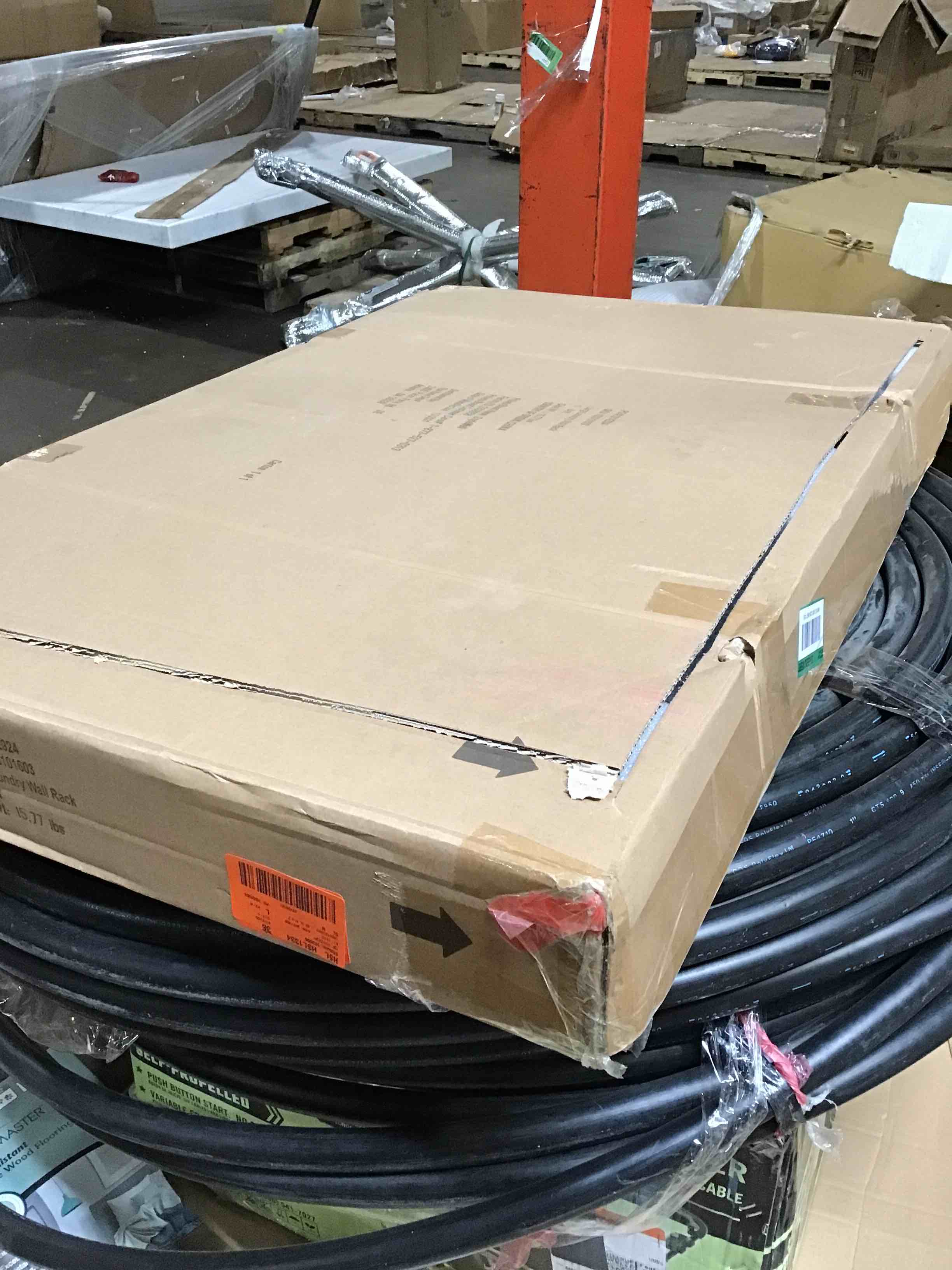 https://s3.amazonaws.com/lotting-images-prod/bidfta/RED4926970_1690988575347.jpeg
