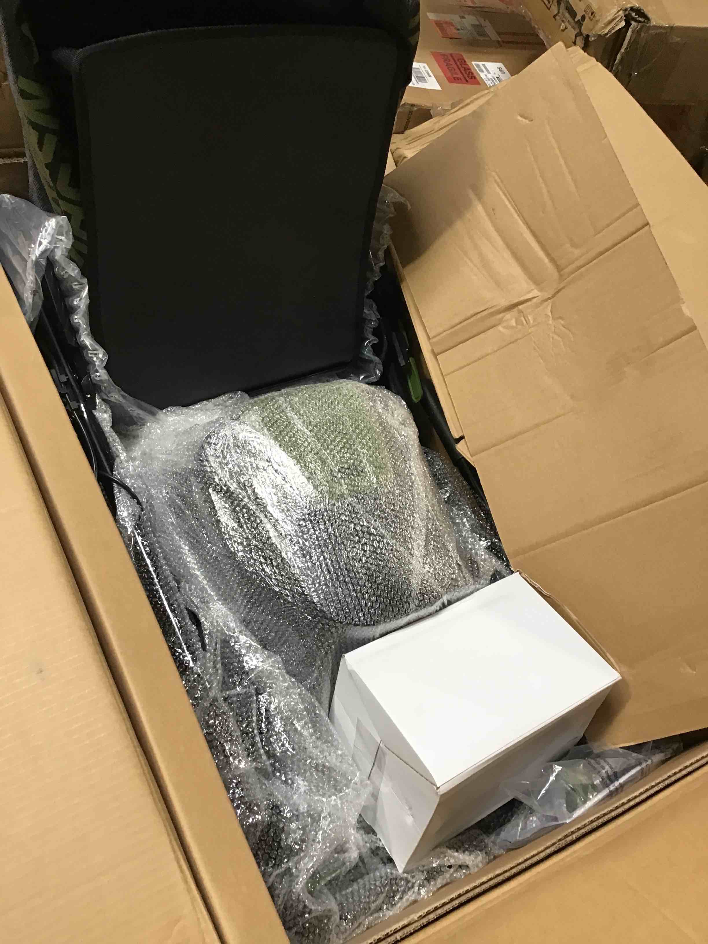 https://s3.amazonaws.com/lotting-images-prod/bidfta/RED4926973_1690989228186.jpeg