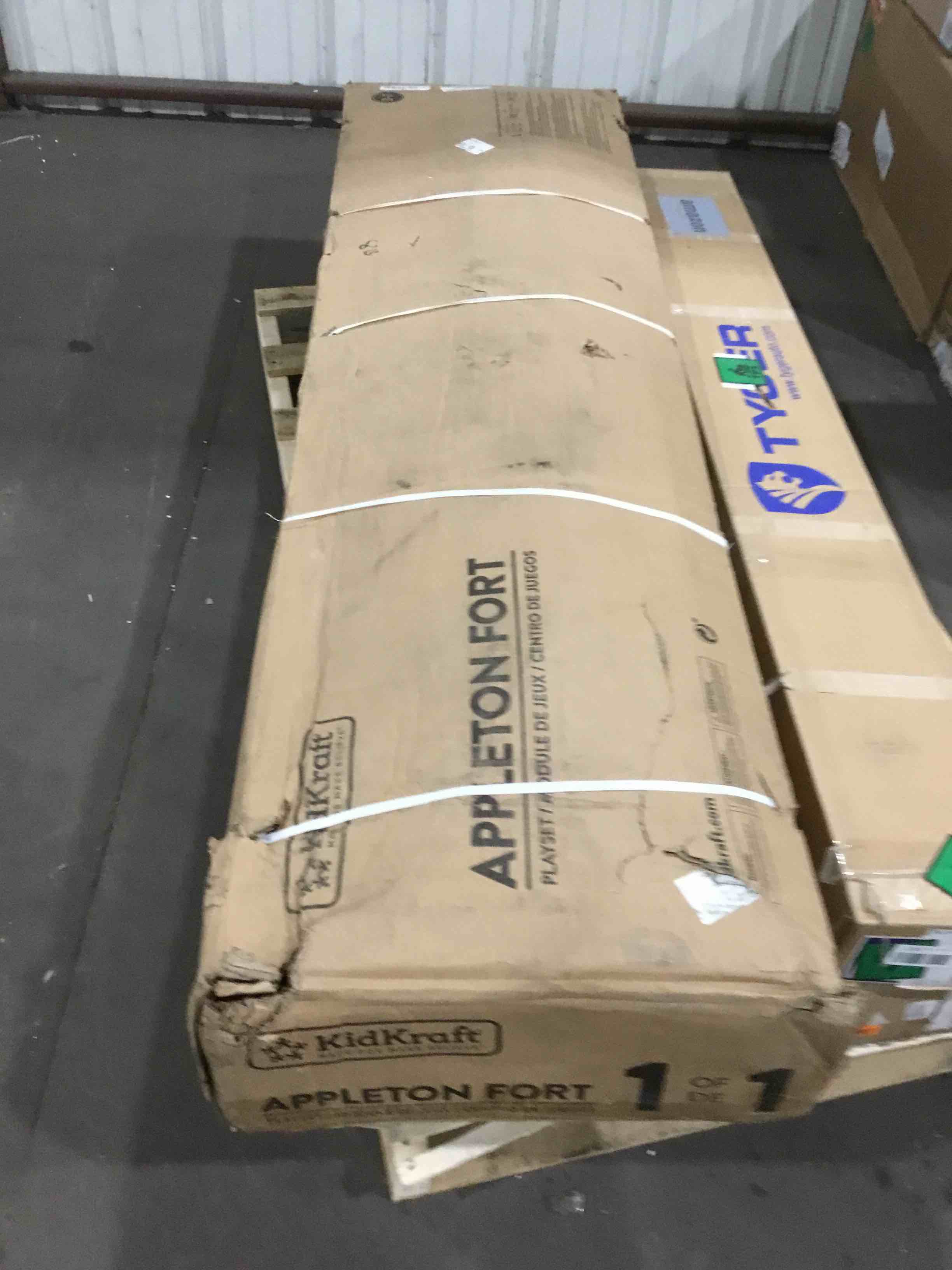 https://s3.amazonaws.com/lotting-images-prod/bidfta/RED4927950_1706283862107.jpeg