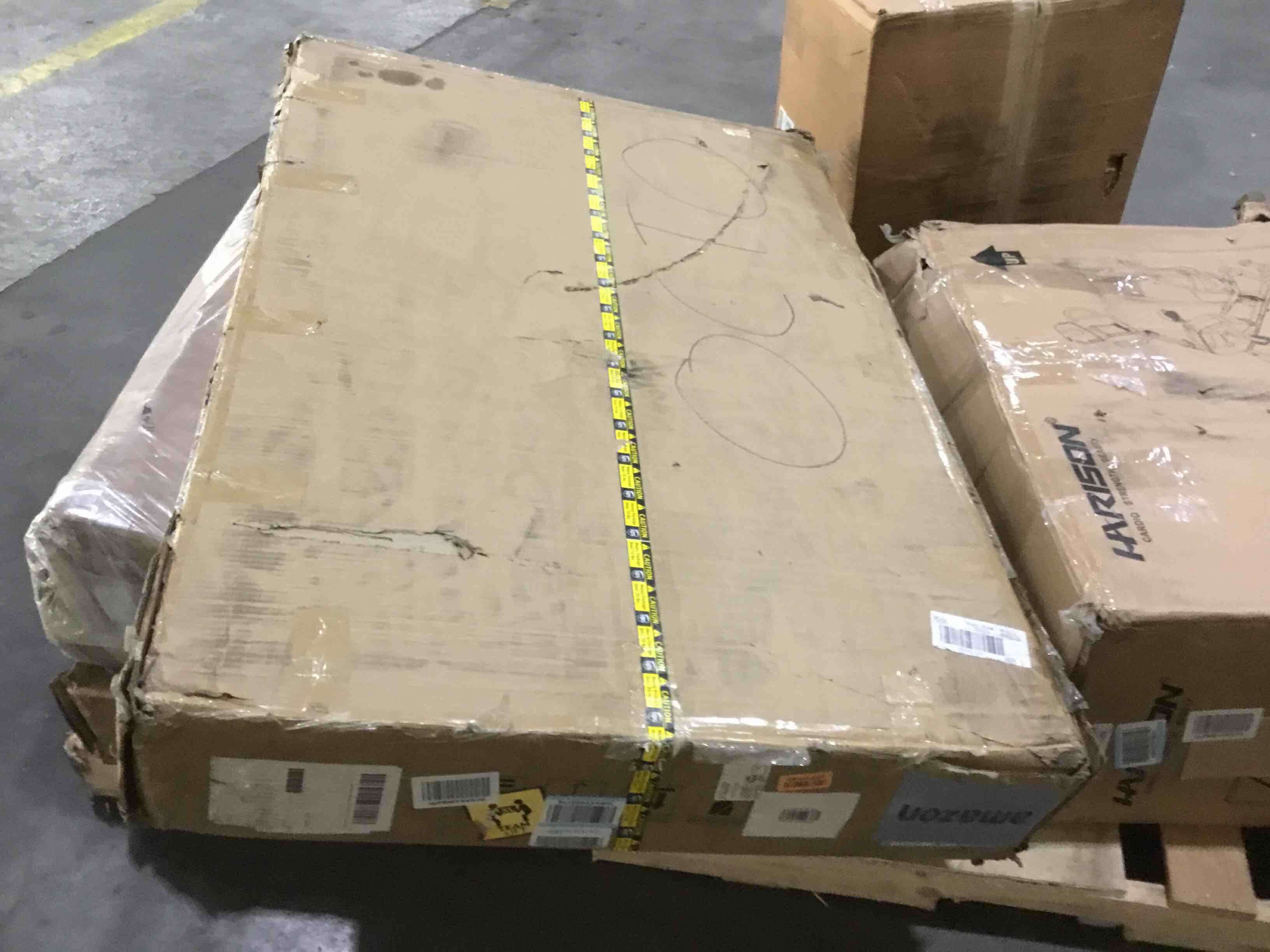 https://s3.amazonaws.com/lotting-images-prod/bidfta/RED4928282_1706654116806.jpeg