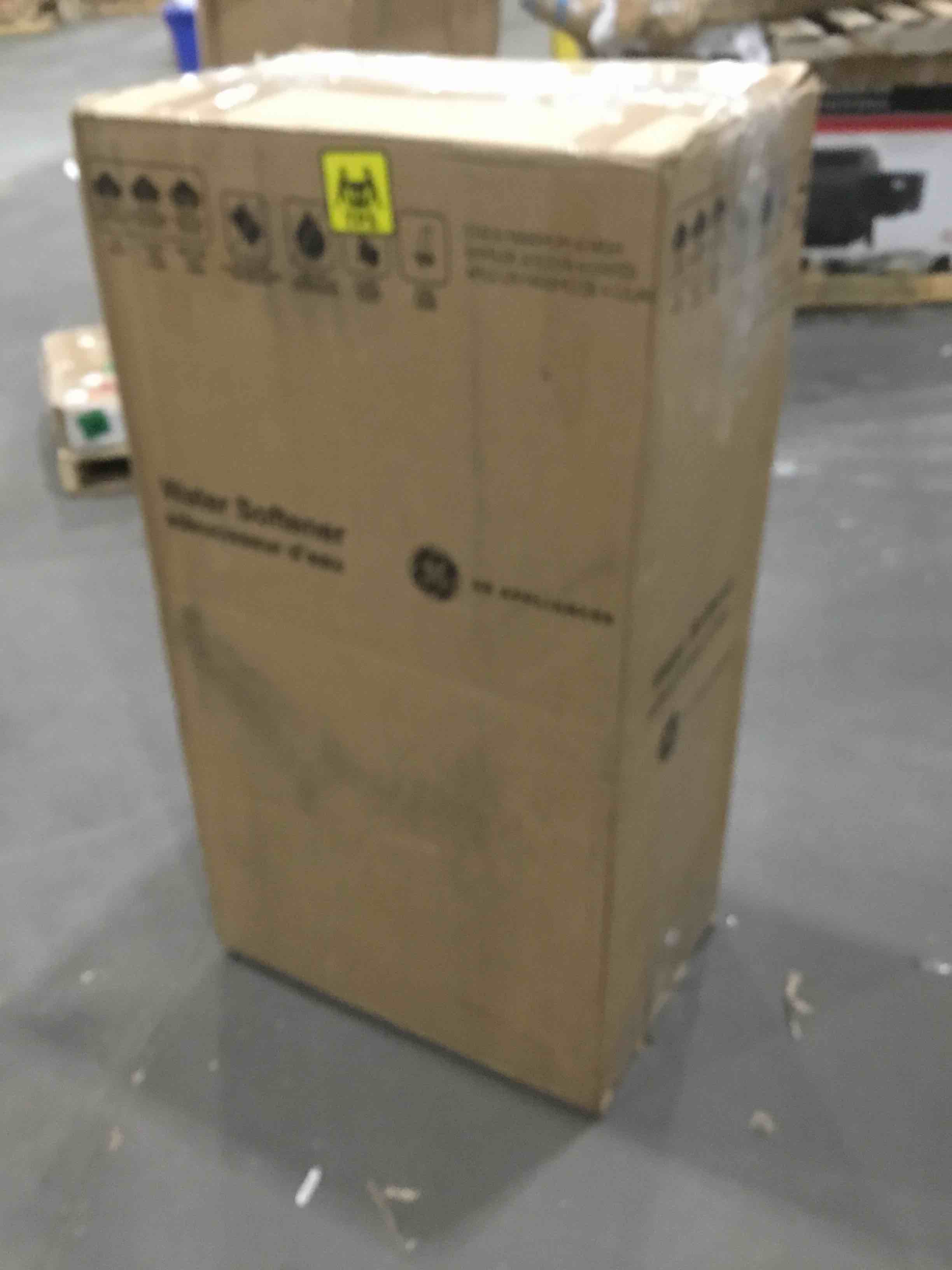 https://s3.amazonaws.com/lotting-images-prod/bidfta/RED4929272_1708443586780.jpeg