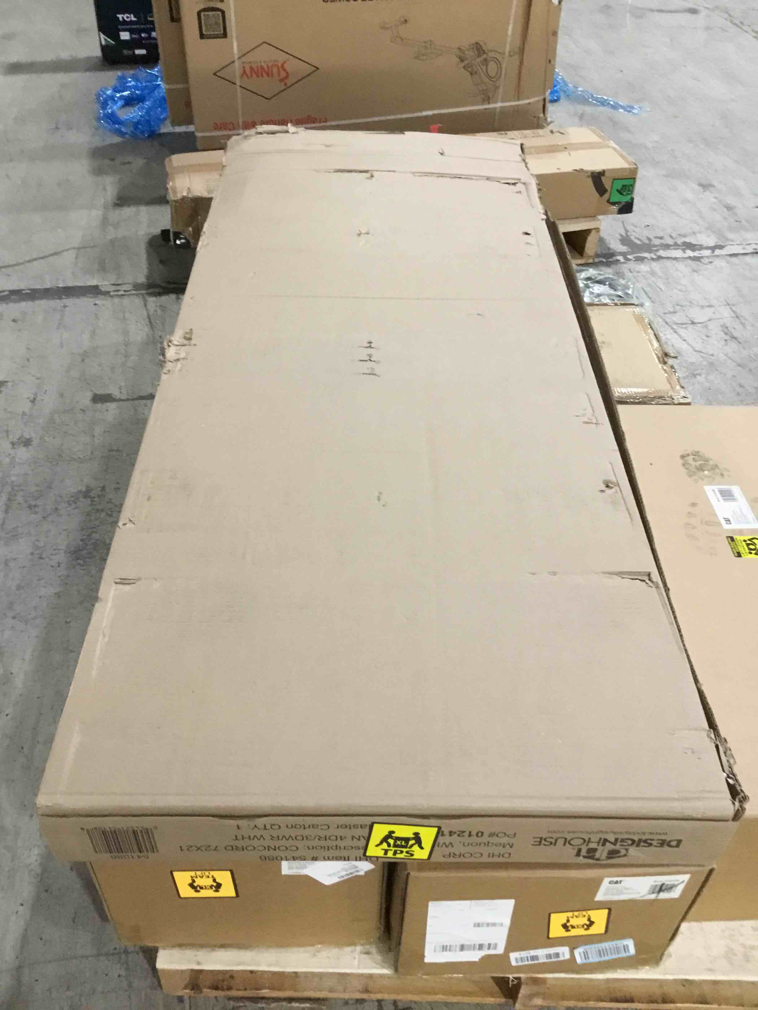 https://s3.amazonaws.com/lotting-images-prod/bidfta/RED4930143_1709308155200.jpeg