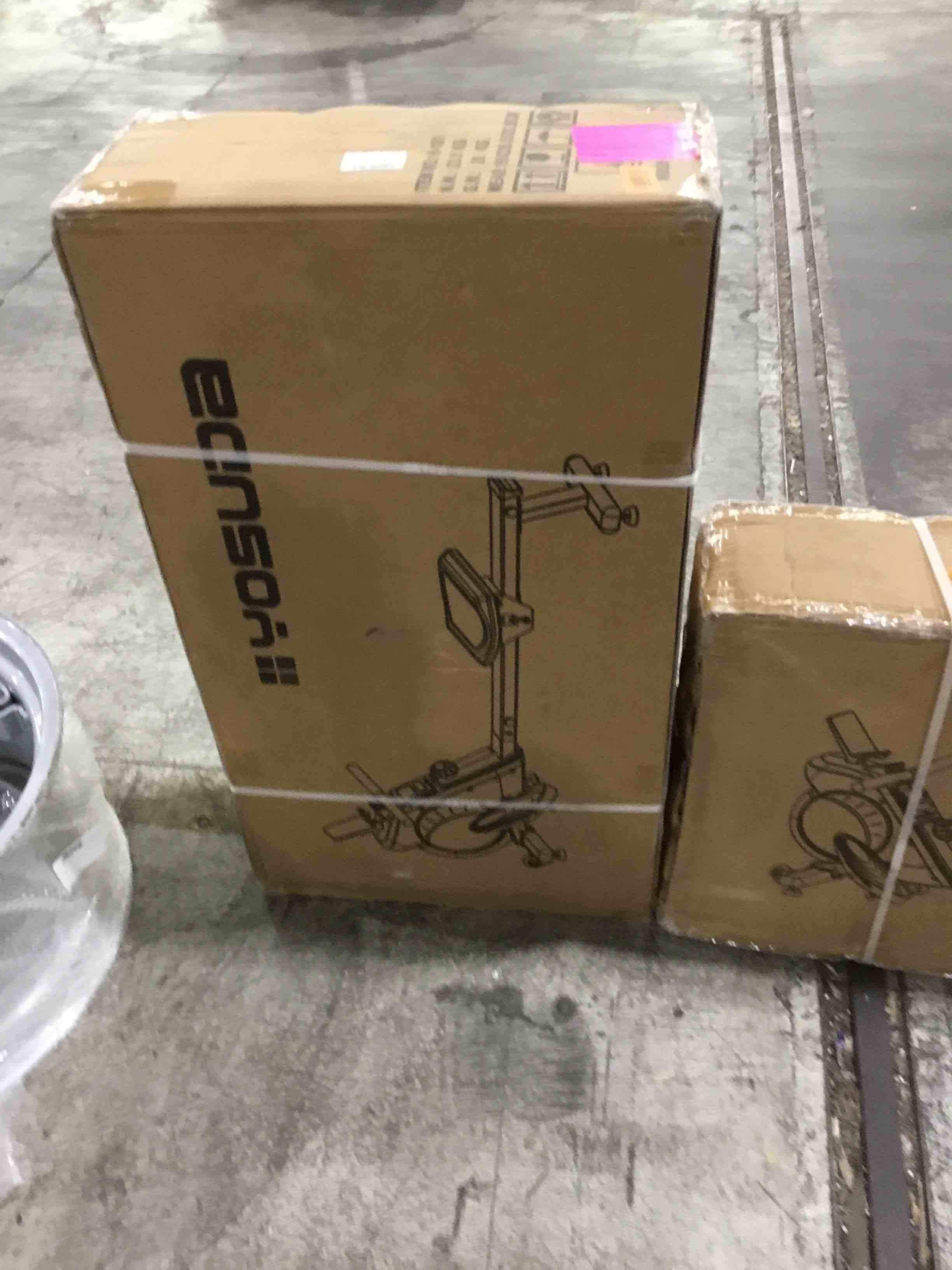 https://s3.amazonaws.com/lotting-images-prod/bidfta/RED4930414_1709911952206.jpeg