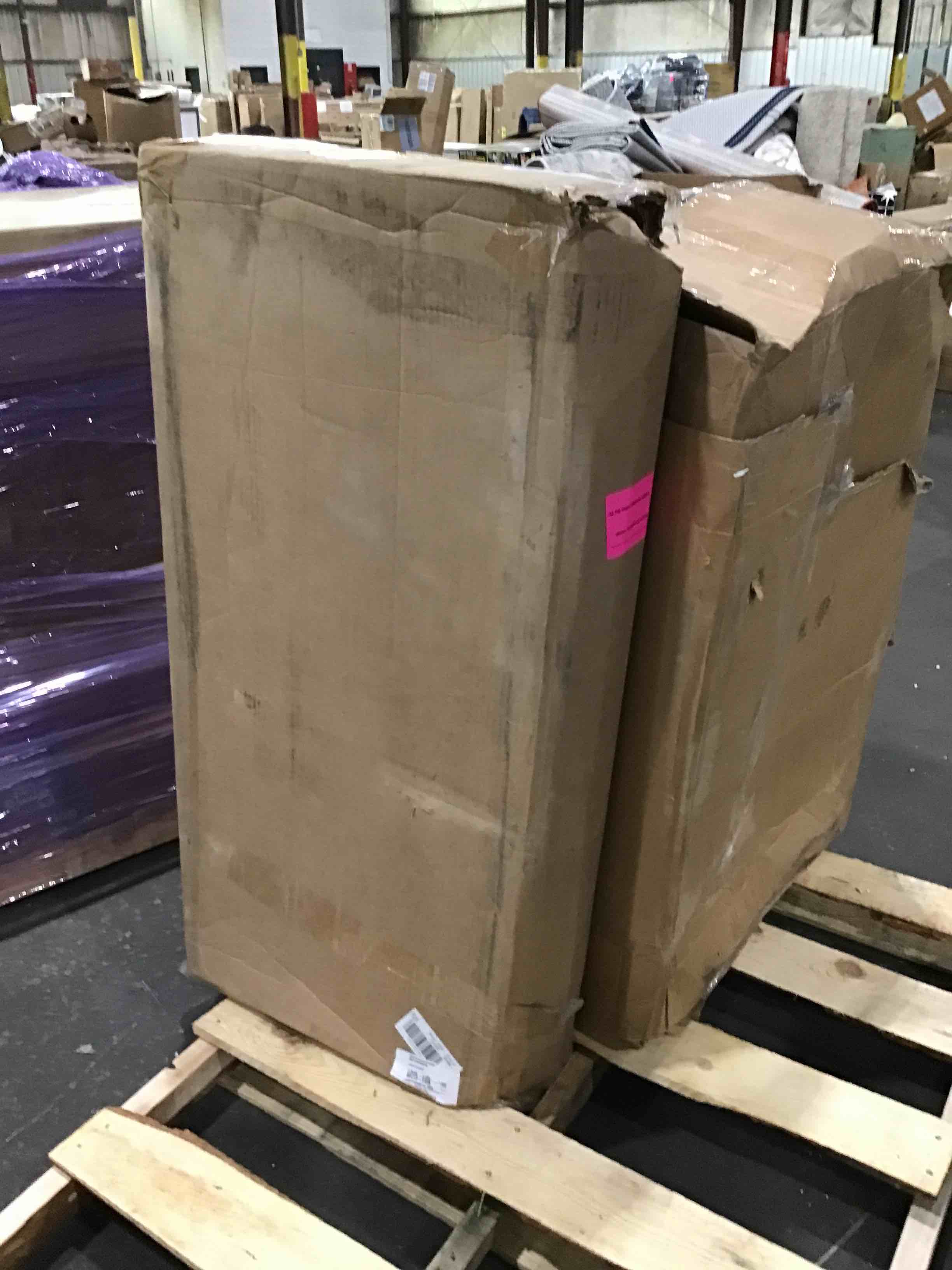 https://s3.amazonaws.com/lotting-images-prod/bidfta/RED4932398_1716313644733.jpeg