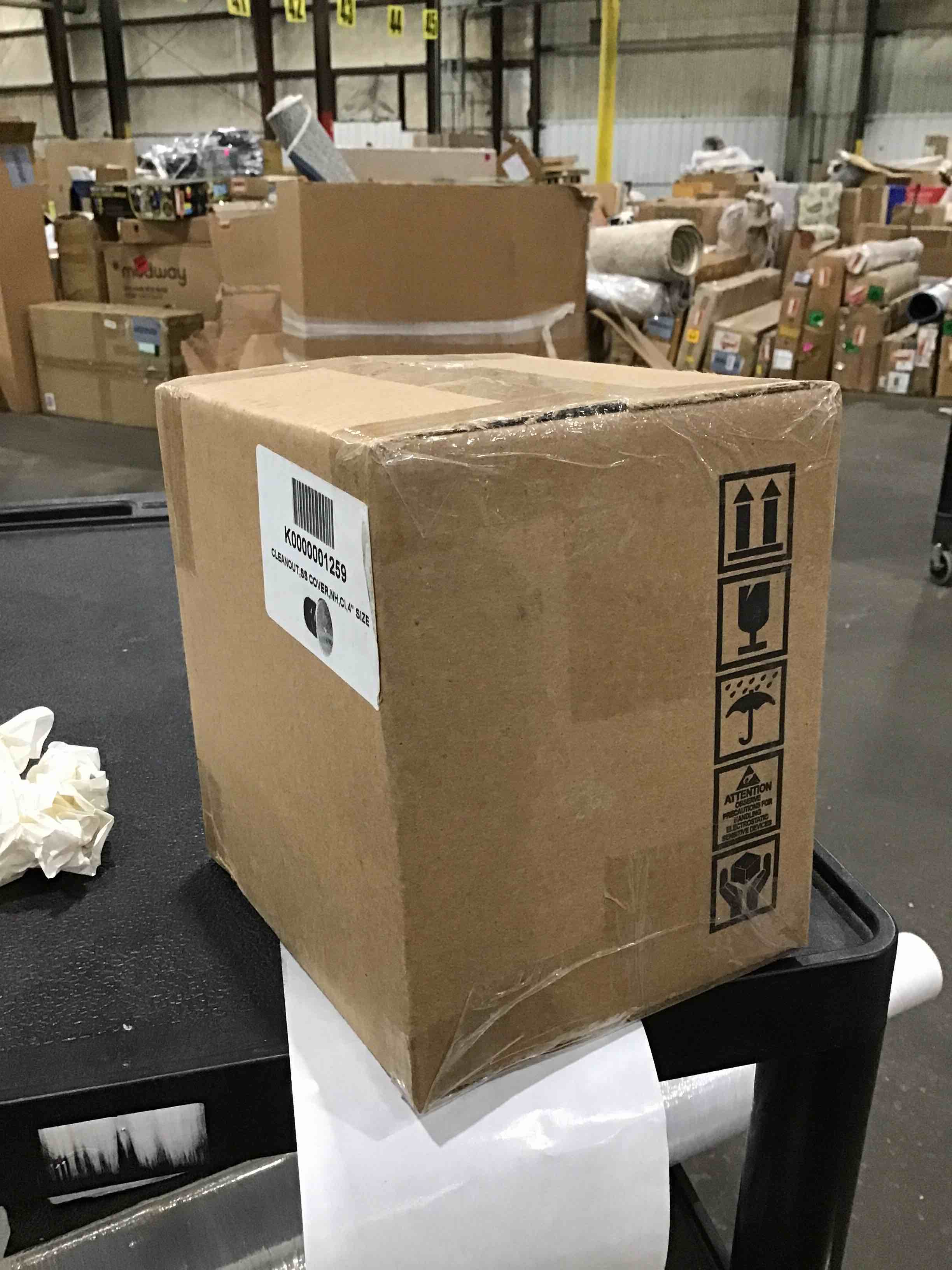 https://s3.amazonaws.com/lotting-images-prod/bidfta/RED4932411_1716321085929.jpeg