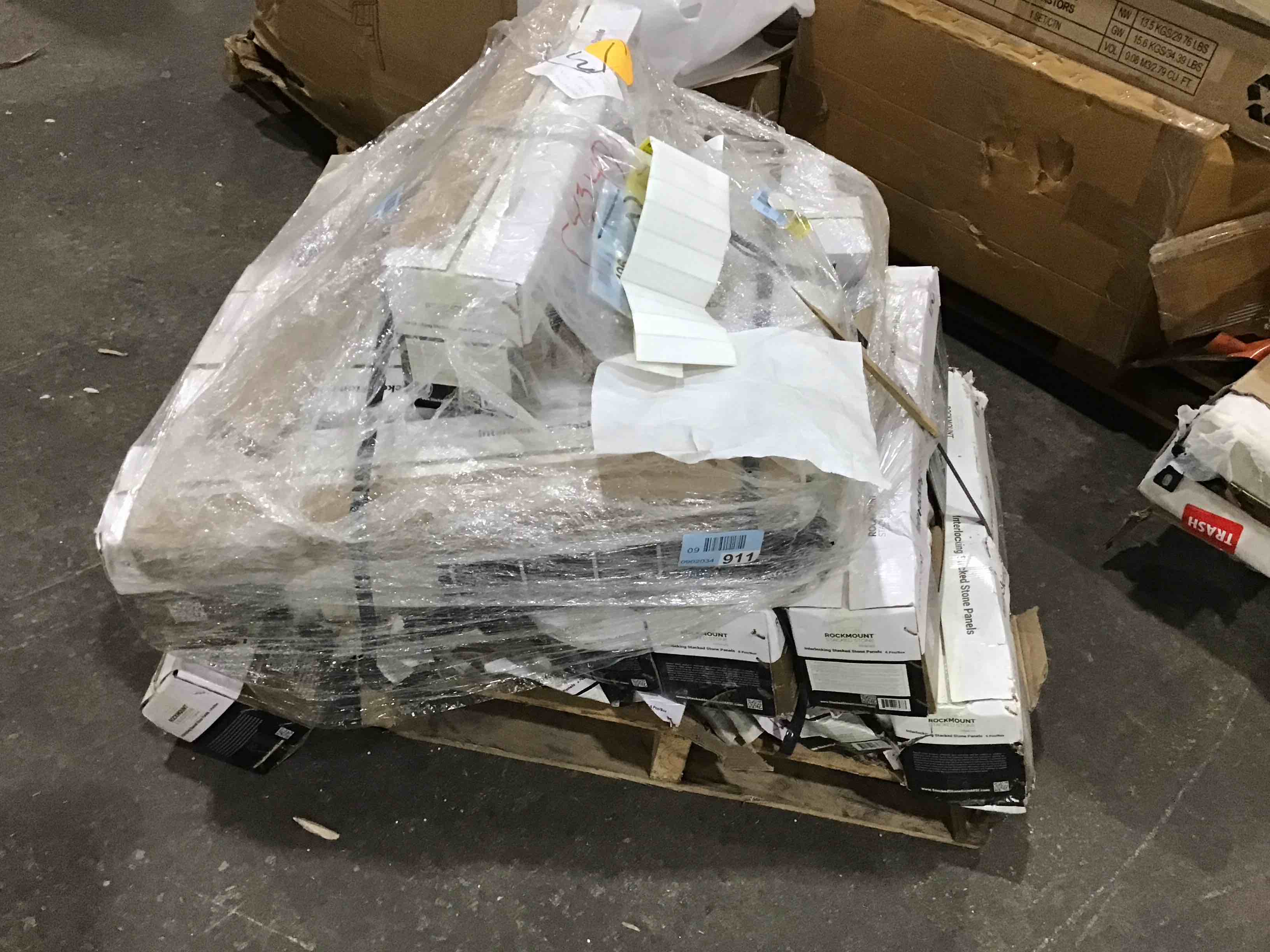 https://s3.amazonaws.com/lotting-images-prod/bidfta/RED4932538_1713896763903.jpeg