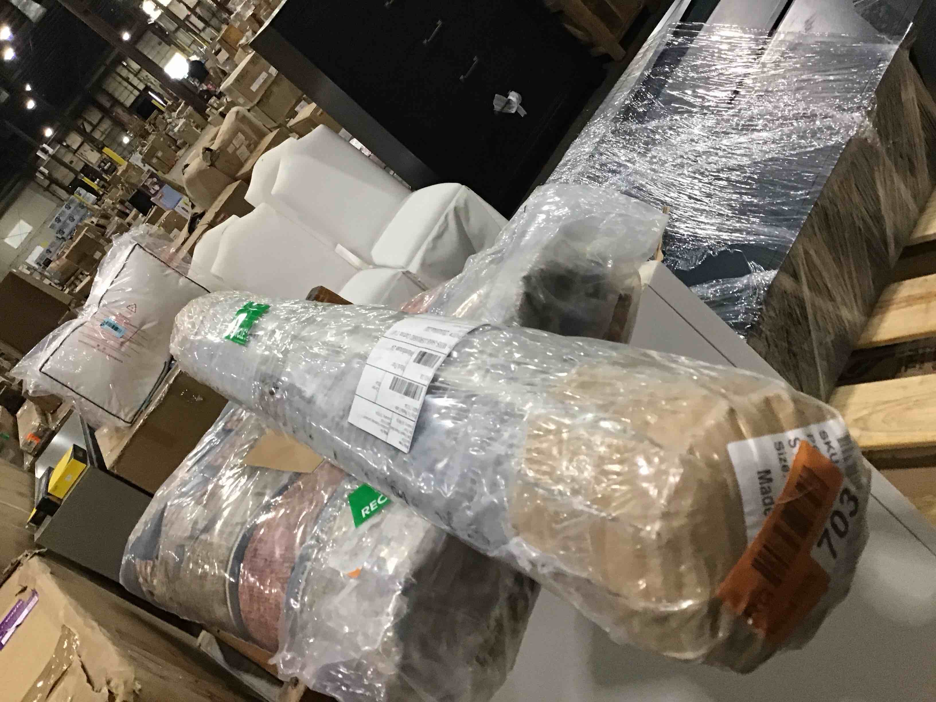 https://s3.amazonaws.com/lotting-images-prod/bidfta/RED4932557_1713967785673.jpeg