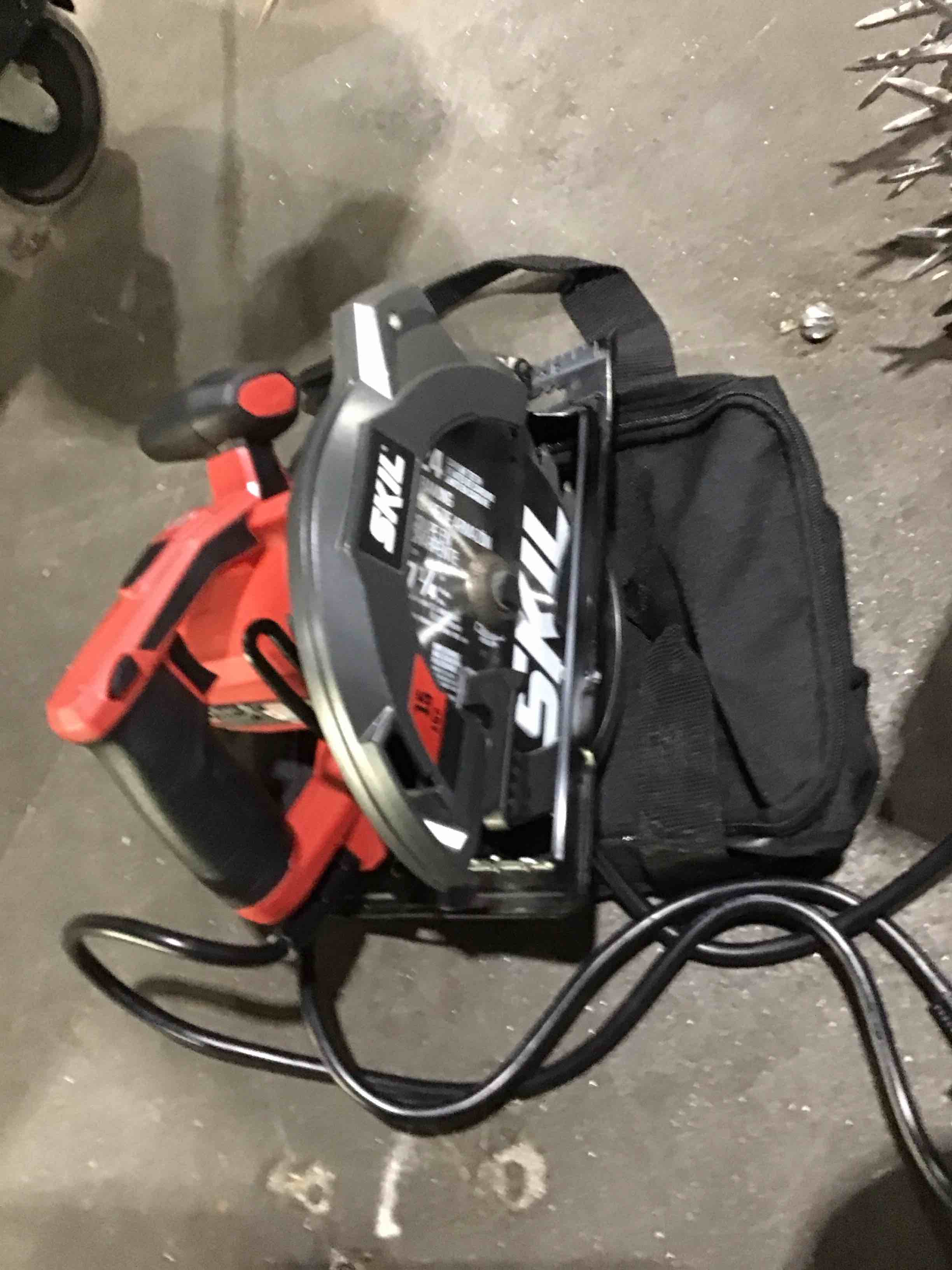 https://s3.amazonaws.com/lotting-images-prod/bidfta/RED4932704_1714594145170.jpeg