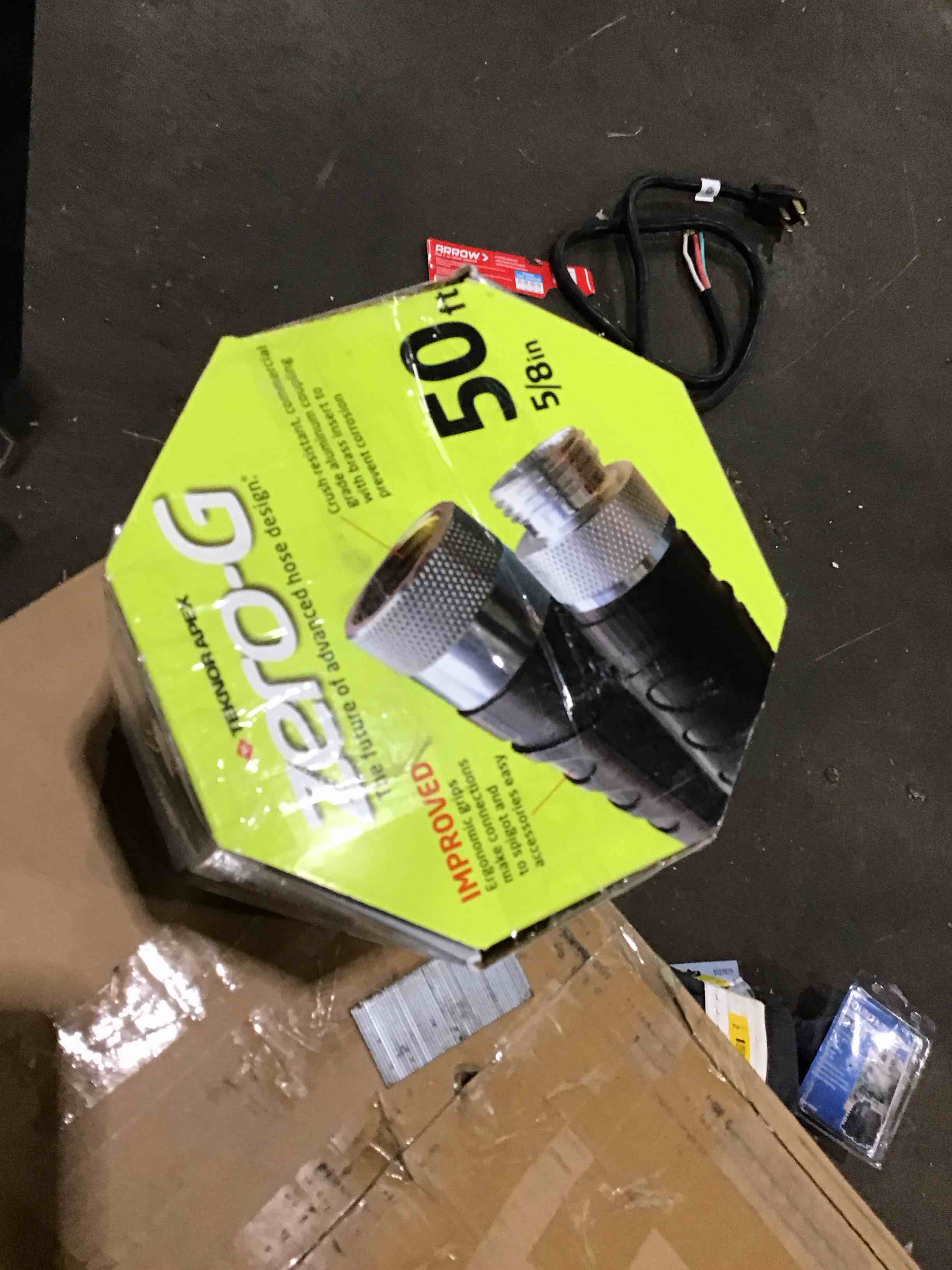https://s3.amazonaws.com/lotting-images-prod/bidfta/RED4932737_1714661679025.jpeg
