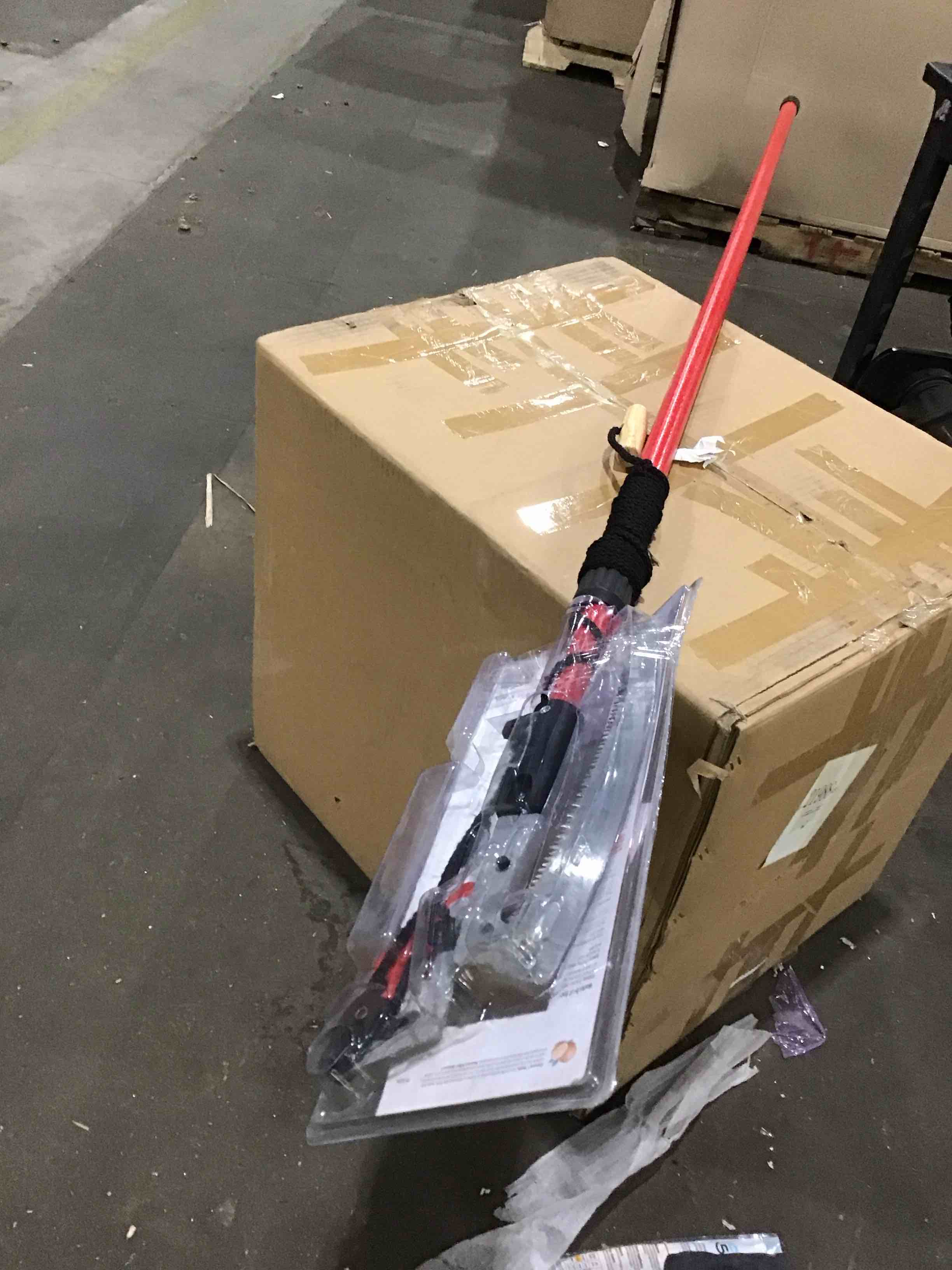 https://s3.amazonaws.com/lotting-images-prod/bidfta/RED4932743_1714659912022.jpeg