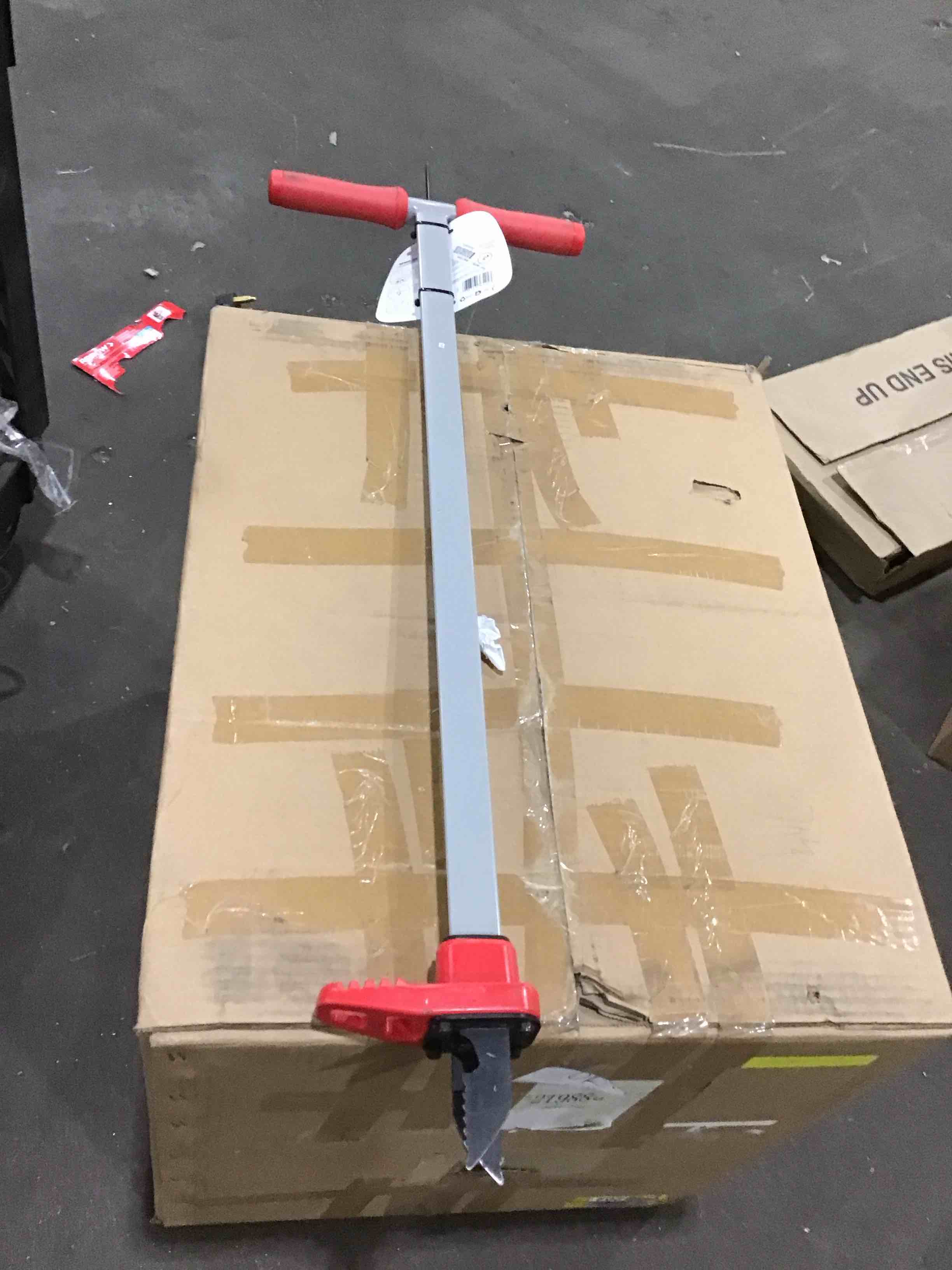 https://s3.amazonaws.com/lotting-images-prod/bidfta/RED4932746_1714659006004.jpeg