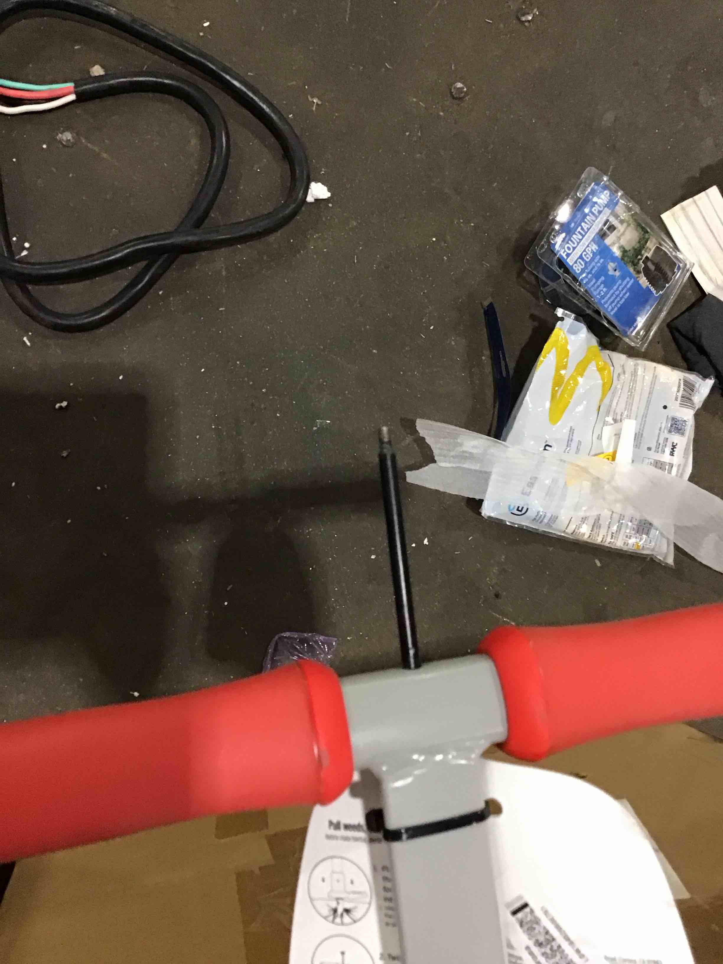 https://s3.amazonaws.com/lotting-images-prod/bidfta/RED4932746_1714659010077.jpeg