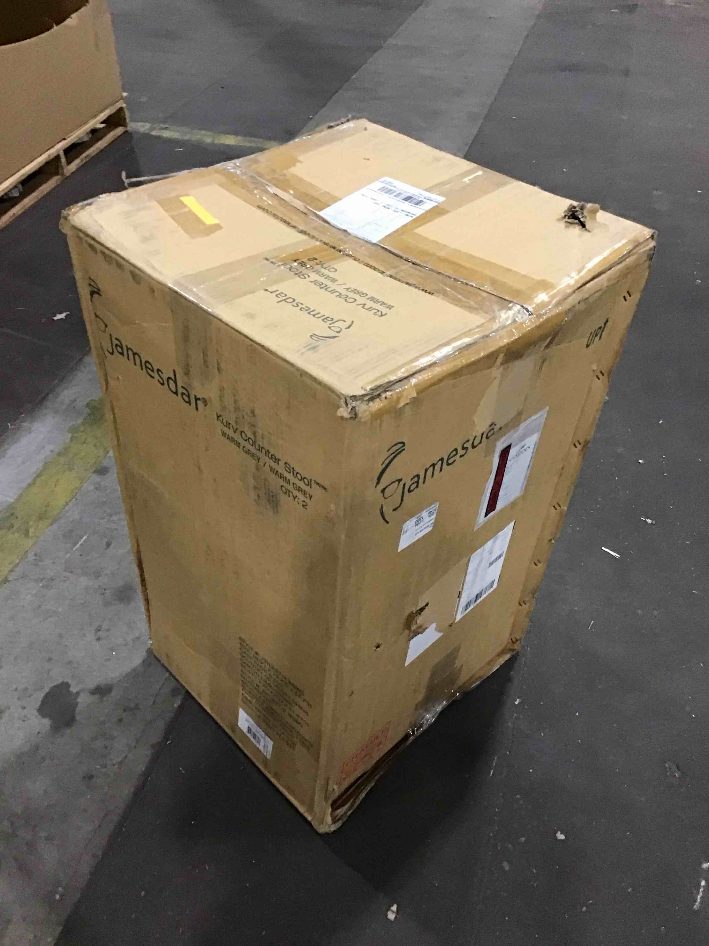 https://s3.amazonaws.com/lotting-images-prod/bidfta/RED4932748_1714754853705.jpeg
