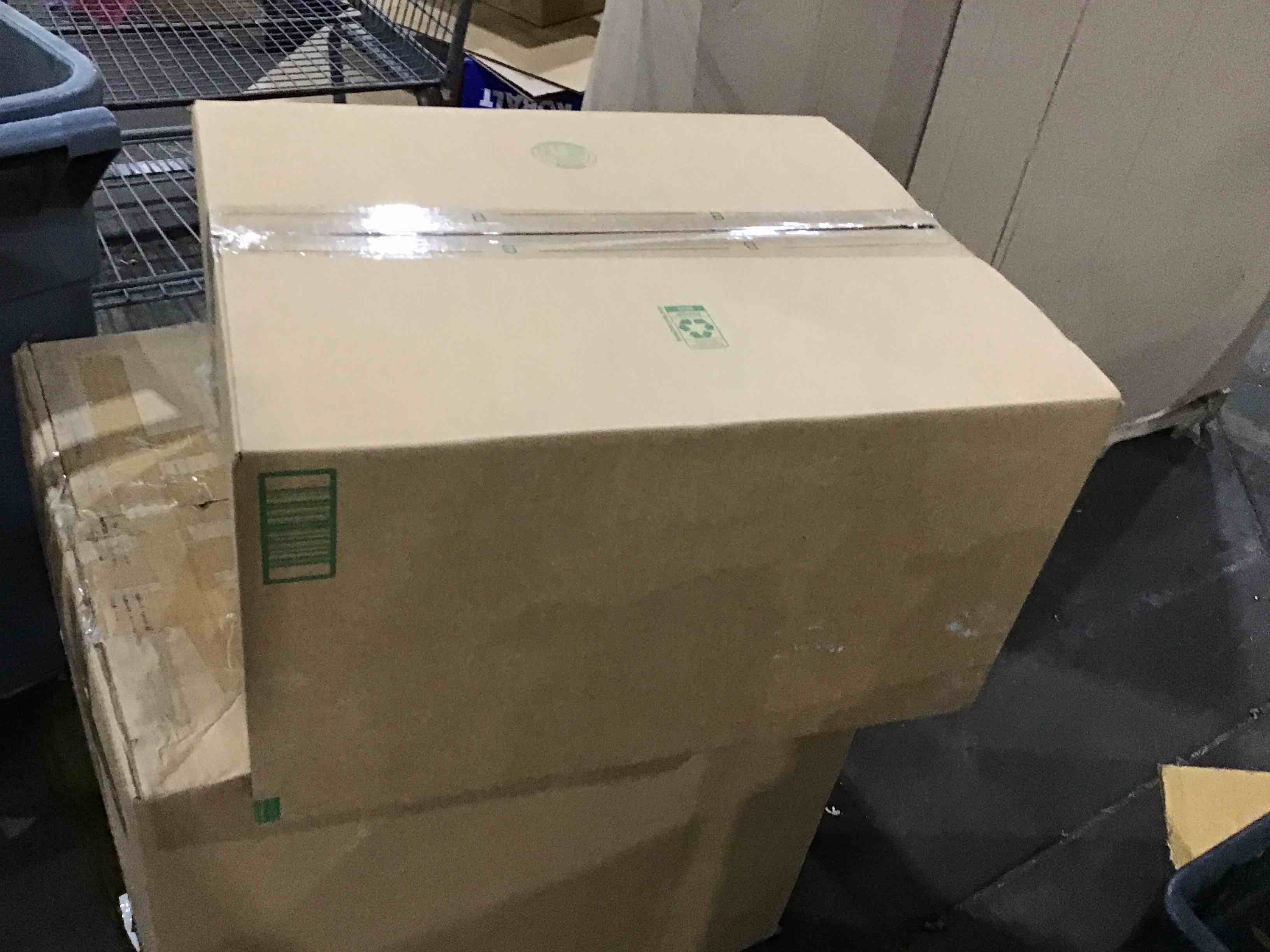 https://s3.amazonaws.com/lotting-images-prod/bidfta/RED4932778_1714746851340.jpeg