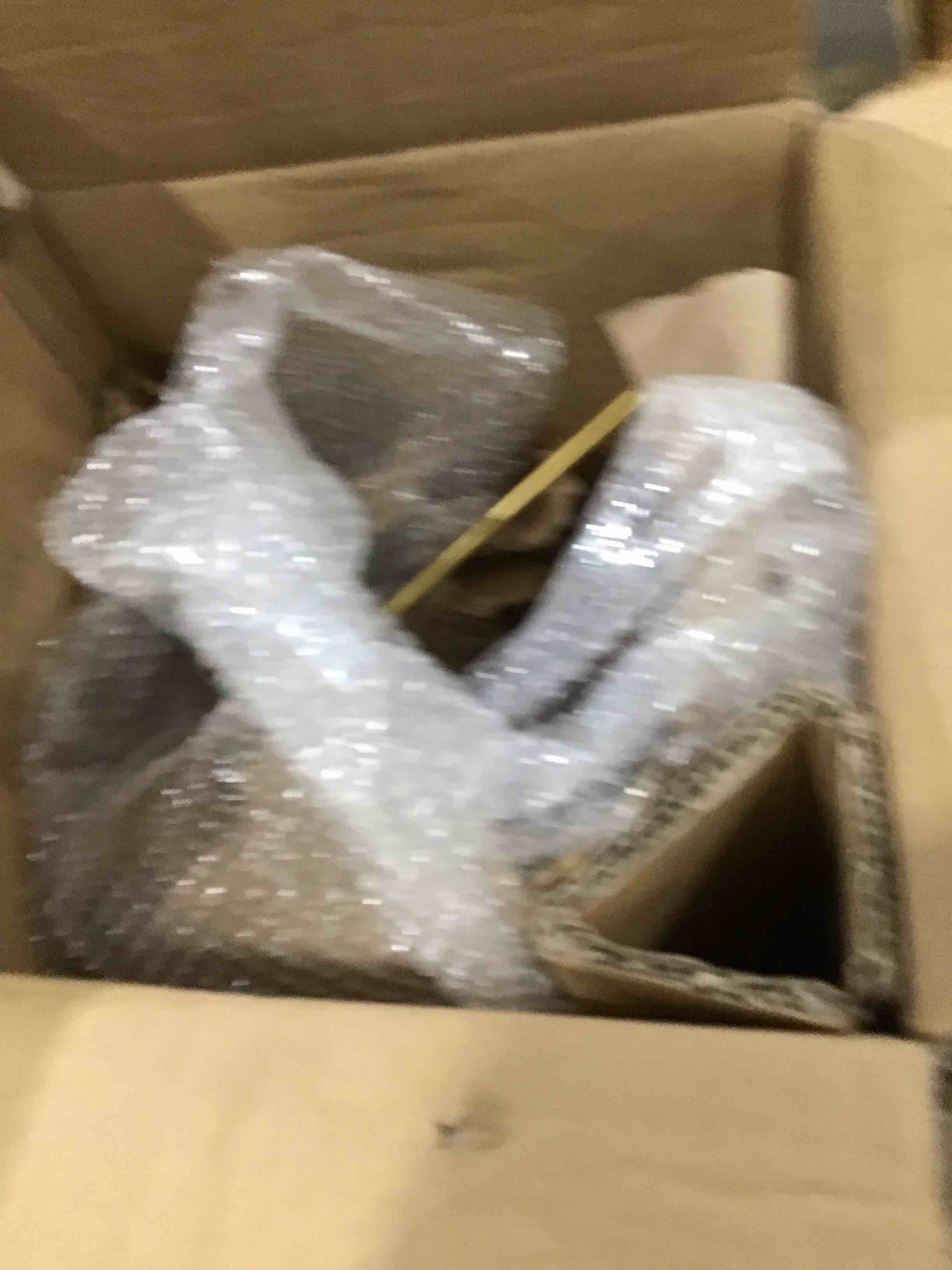 https://s3.amazonaws.com/lotting-images-prod/bidfta/RED4932779_1714746684390.jpeg